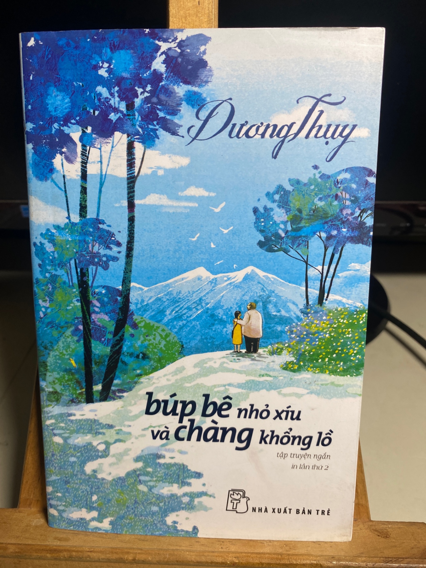 Búp bê nhỏ xíu và chàng khổng lồ-tập truyện ngắn,in lần thứ 2- Tác giả Dương Thuỵ- NXB Trẻ- Sách lưu kho mới 95%