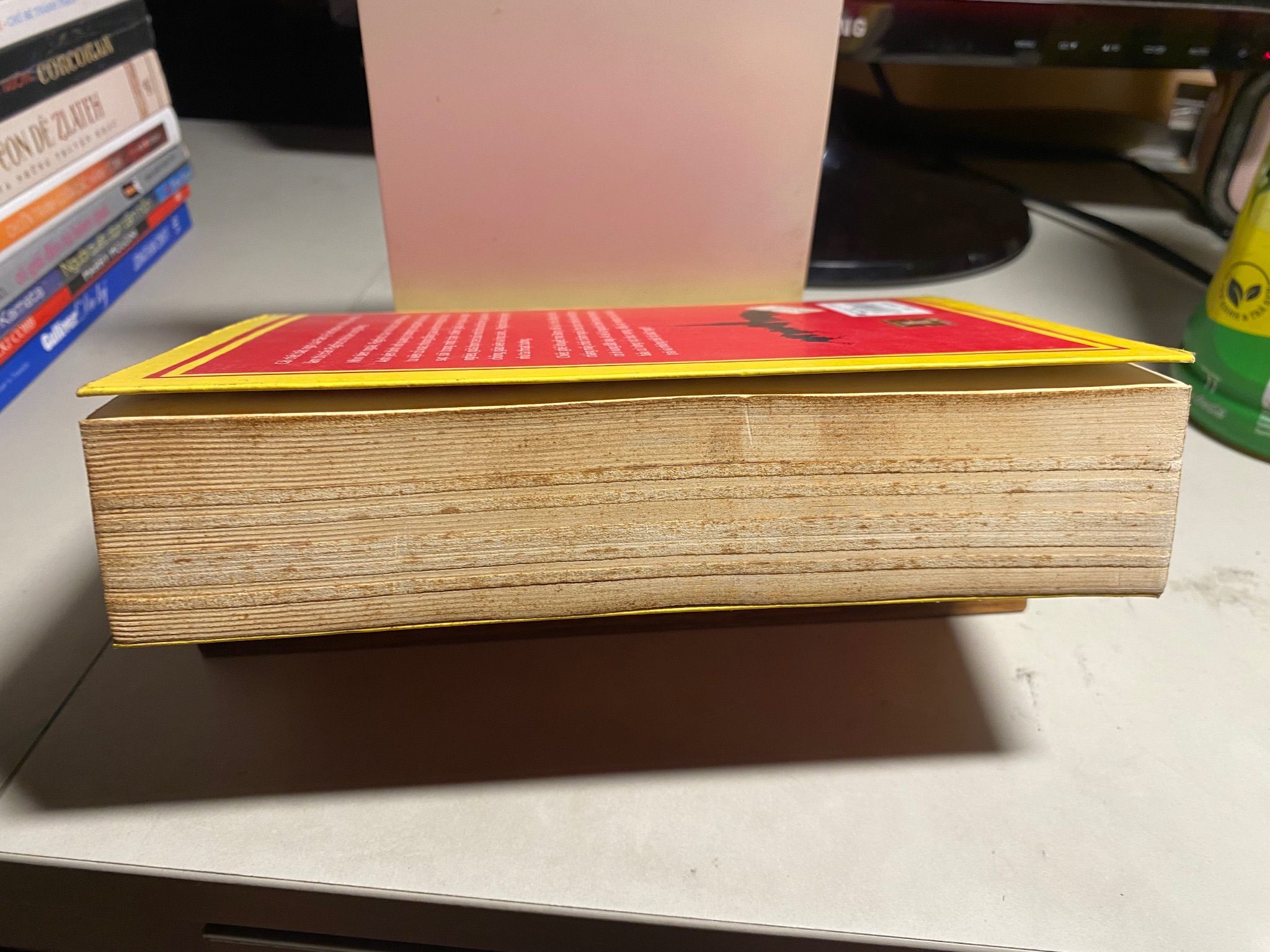 The casual vacancy-Khoảng Trống - J.K Rowling - Sách lưu kho giấy ố theo thời gian
