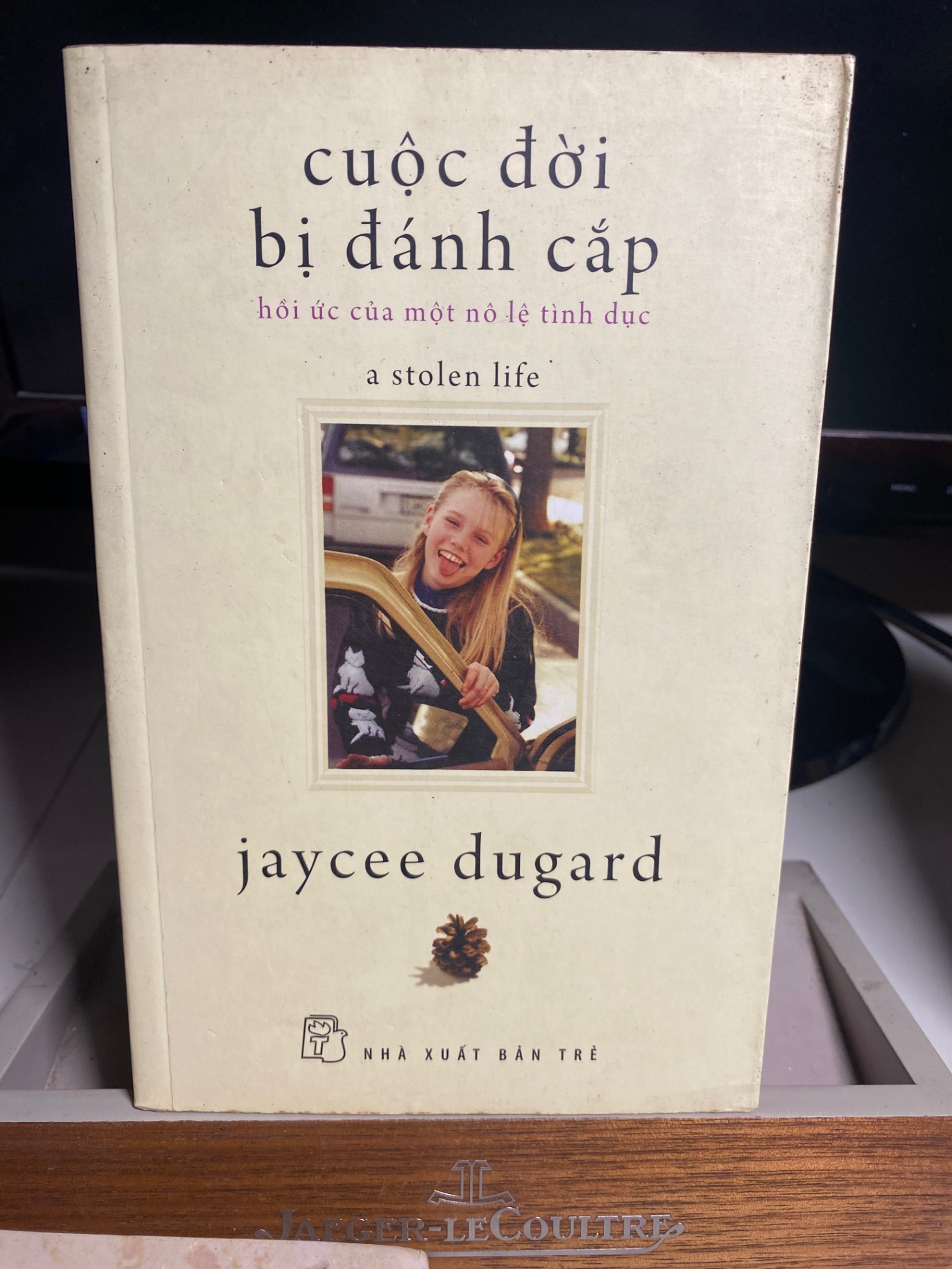 Cuộc đời bị đánh cắp-hồi ức của một nô lệ tình dục- Tác giả:Jaycee Dugard-NXB Trẻ 2014- Sách lưu kho giấy ngả màu ố theo thời gian