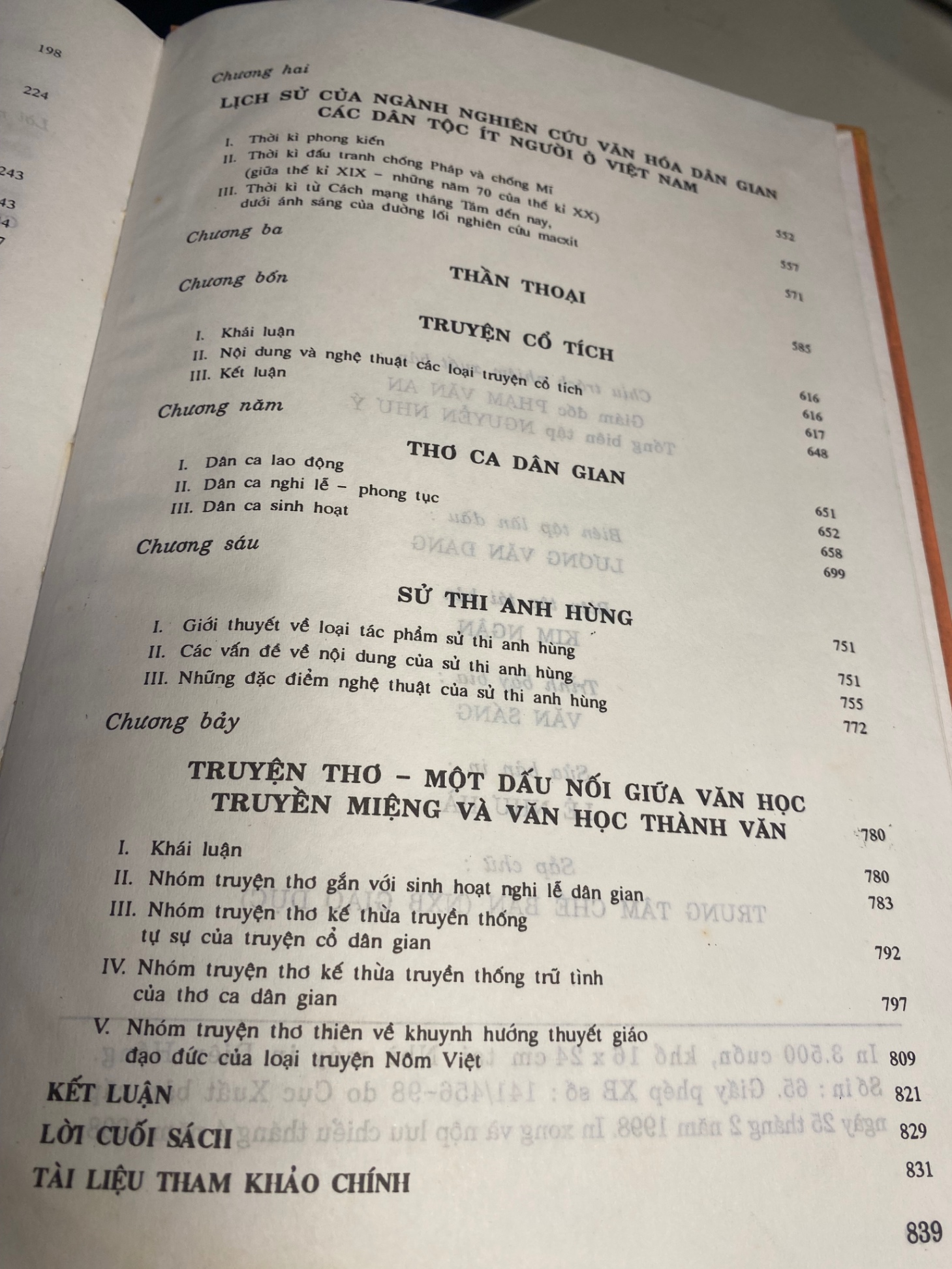 Văn Học Dân Gian Việt Nam( bìa cứng)- Tác giả Đinh Gia Khánh chủ biên) - NXB Giáo Dục1998- Sách giấy ngả màu và ố cạnh theo thời gian