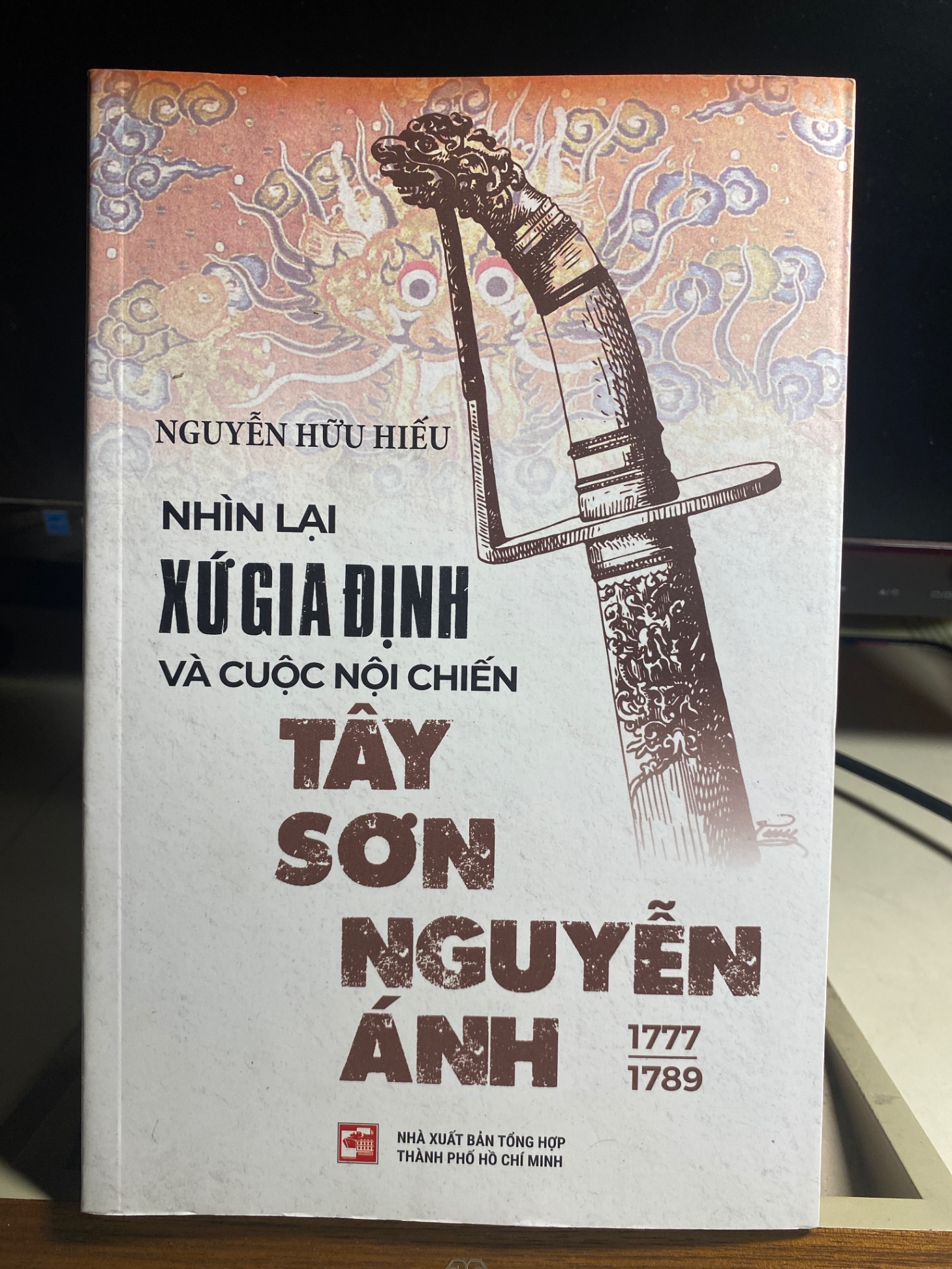 Nhìn Lại Xứ Gia Định Và Cuộc Nội Chiến Tây Sơn-Nguyễn Ánh 1777-1989 (Tái Bản 2023)-Tác giả Nguyễn Hữu Hiếu- NXB Tổng Hợp Tp HCM-Sách mới