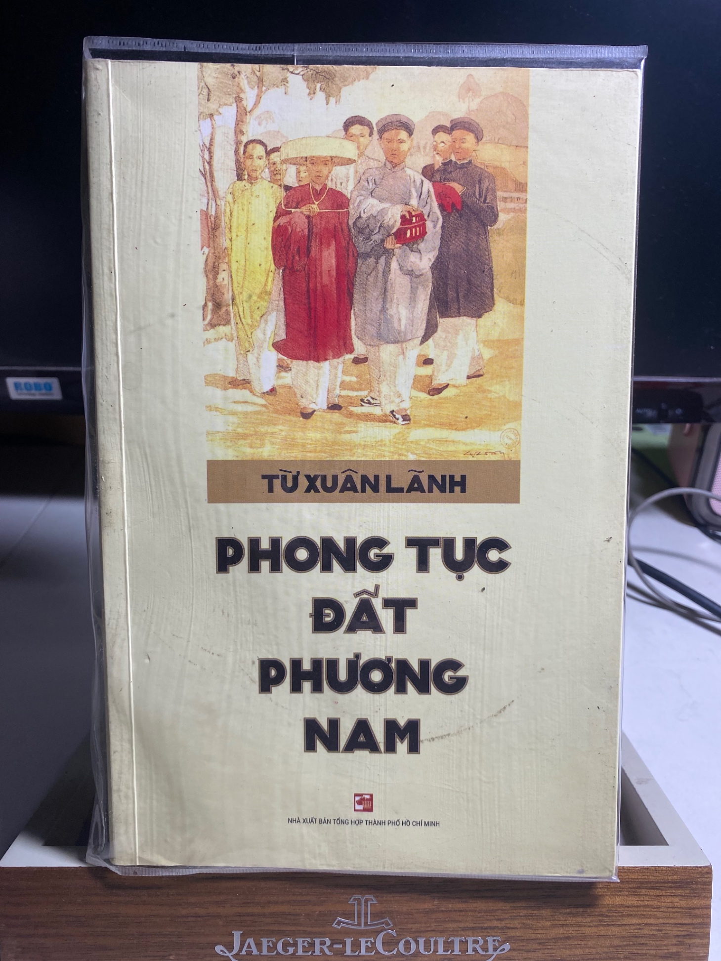 Phong tục Đất phương nam-Tác giả: Từ Xuân Lãnh- NXB Tổng Hợp Tp HCM 2019-Khổ sách: 15x23 cm Số trang: 484 trang- Sách lưu chiểu