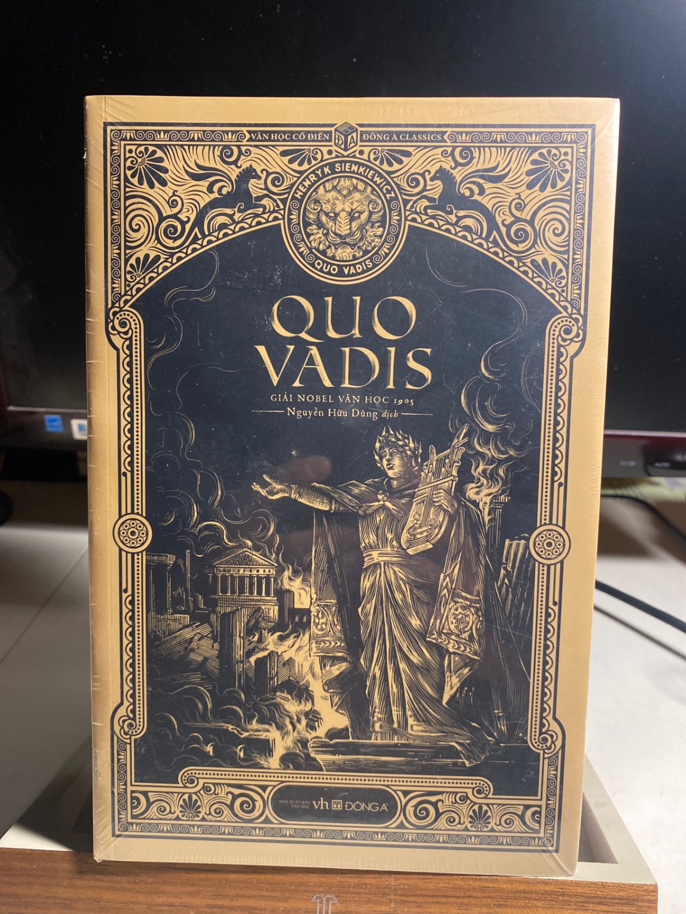 Quo Vadis (Bìa mềm)-Tác giả Henryk Sienkiewicz -Người Dịch Nguyễn Hữu Dũng-NXB Văn Học -Năm XB 2020 -Trọng lượng (gr) 700 -Kích Thước Bao Bì 24 x 16 cm -Số trang 776-Sách mới nguyên seal