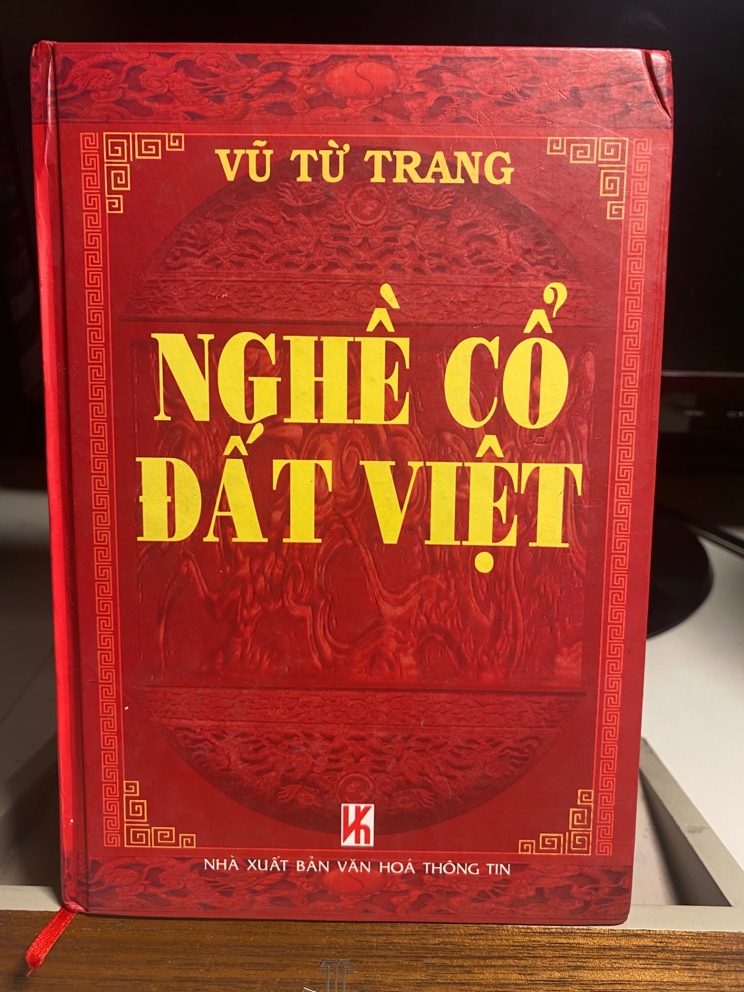 Nghề cổ đất Việt- Tác giả: Vũ Từ Trang- NXB Văn Hoá Thông Tin ,năm xb 2007- Bìa cứng,khổ 14x20,5cm, 603 trang
