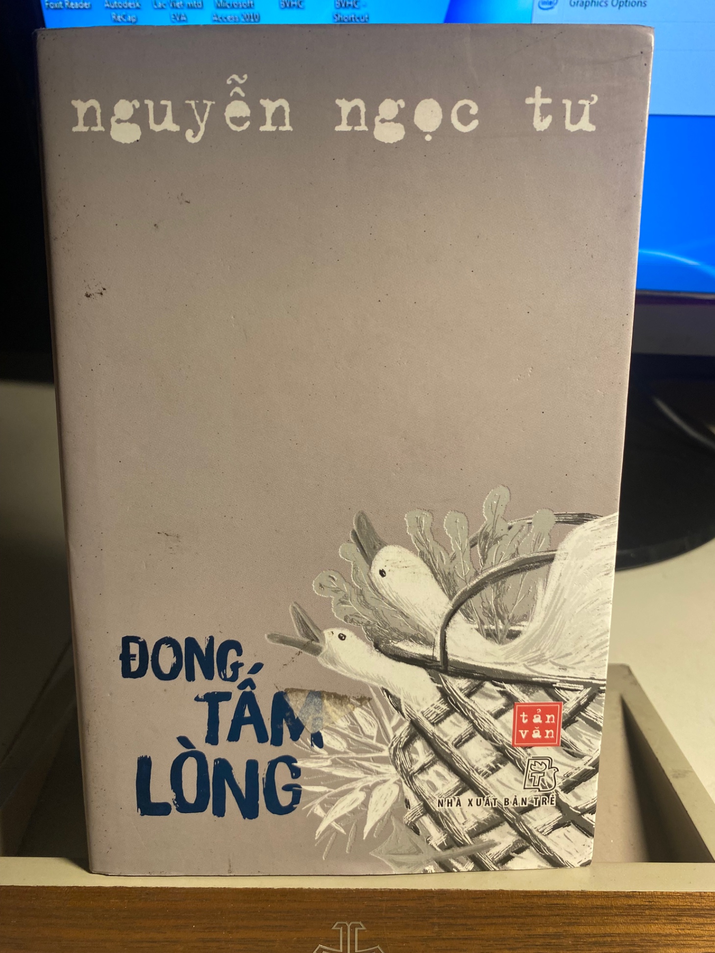 Đong Tấm Lòng (tản văn)- Nguyễn Ngọc Tư- NXB Trẻ 2015- Sách lưu kho giấy ngả màu ố theo thời gian