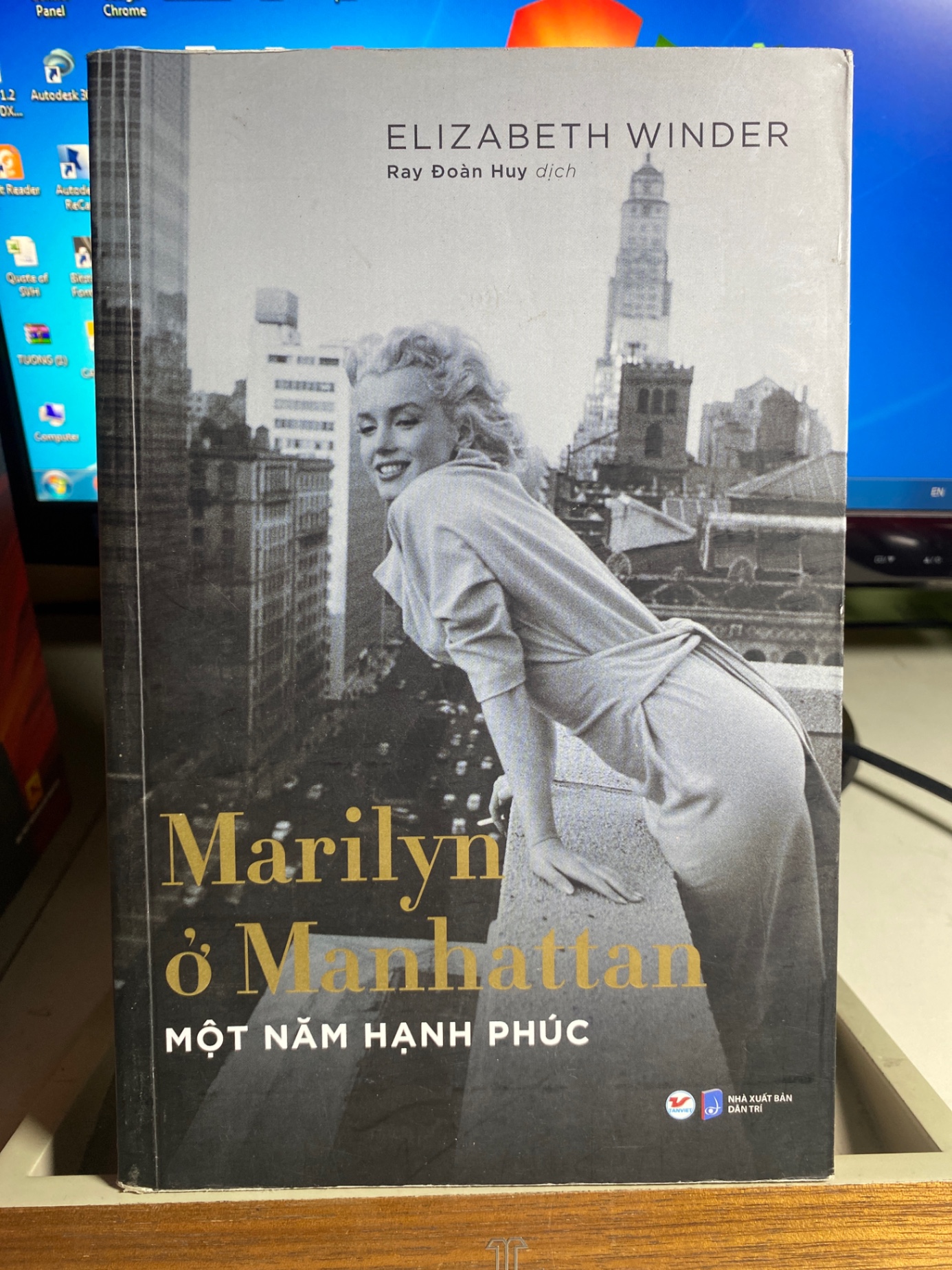 Marilyn Ở Manhattan - Một Năm Hạnh Phúc-Tác giả Elizabeth Ưinder -NXB Dân Trí -Năm XB 2022-Kích Thước Bao Bì 23 x 15 x 1.6 Số trang 328 -Hình thức Bìa Mềm