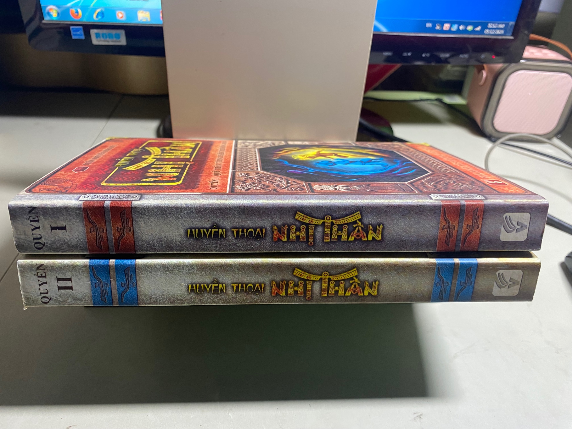 Huyền Thoại Nhị Thần- bộ 2 tập-Tác giả: Tuấn Nguyên Hoài Đức- NXB Tổng Hợp Tp HCM- Năm xb 2015- Sách lưu kho chưa qua sd giấy cũ ố theo thời gian