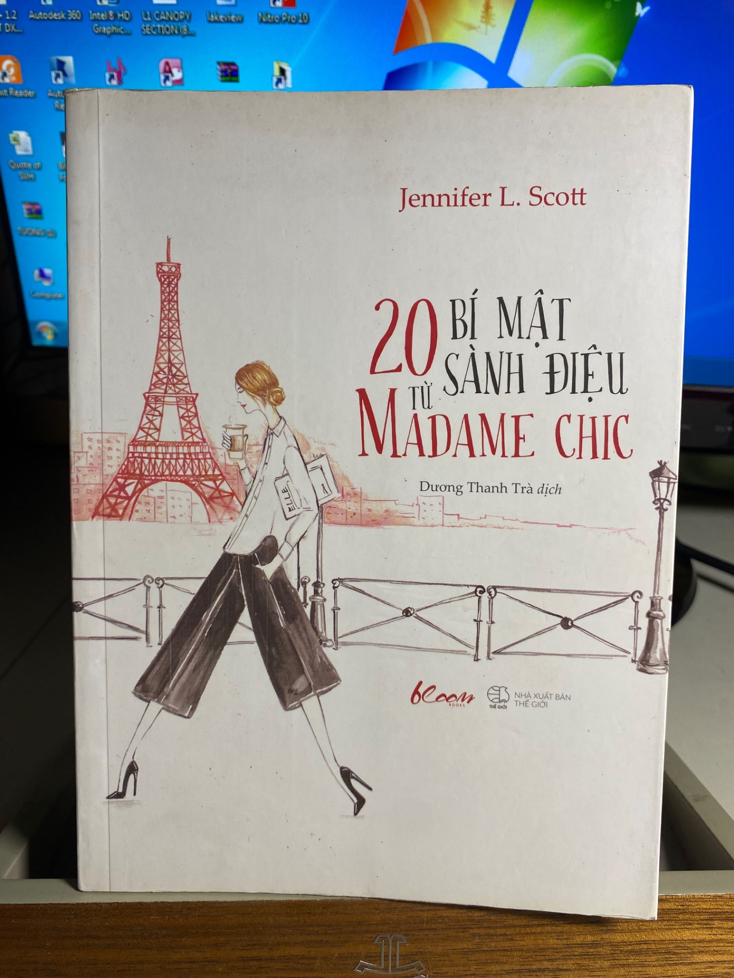 20 Bí Mật Sành Điệu Từ Madame Chic (Tái Bản 2020)-Tác giả Jennifer L Scott -NXB Thế Giới -Năm XB 2020- Sách qua sử dụng còn mới, sách có hightlight vài chỗ