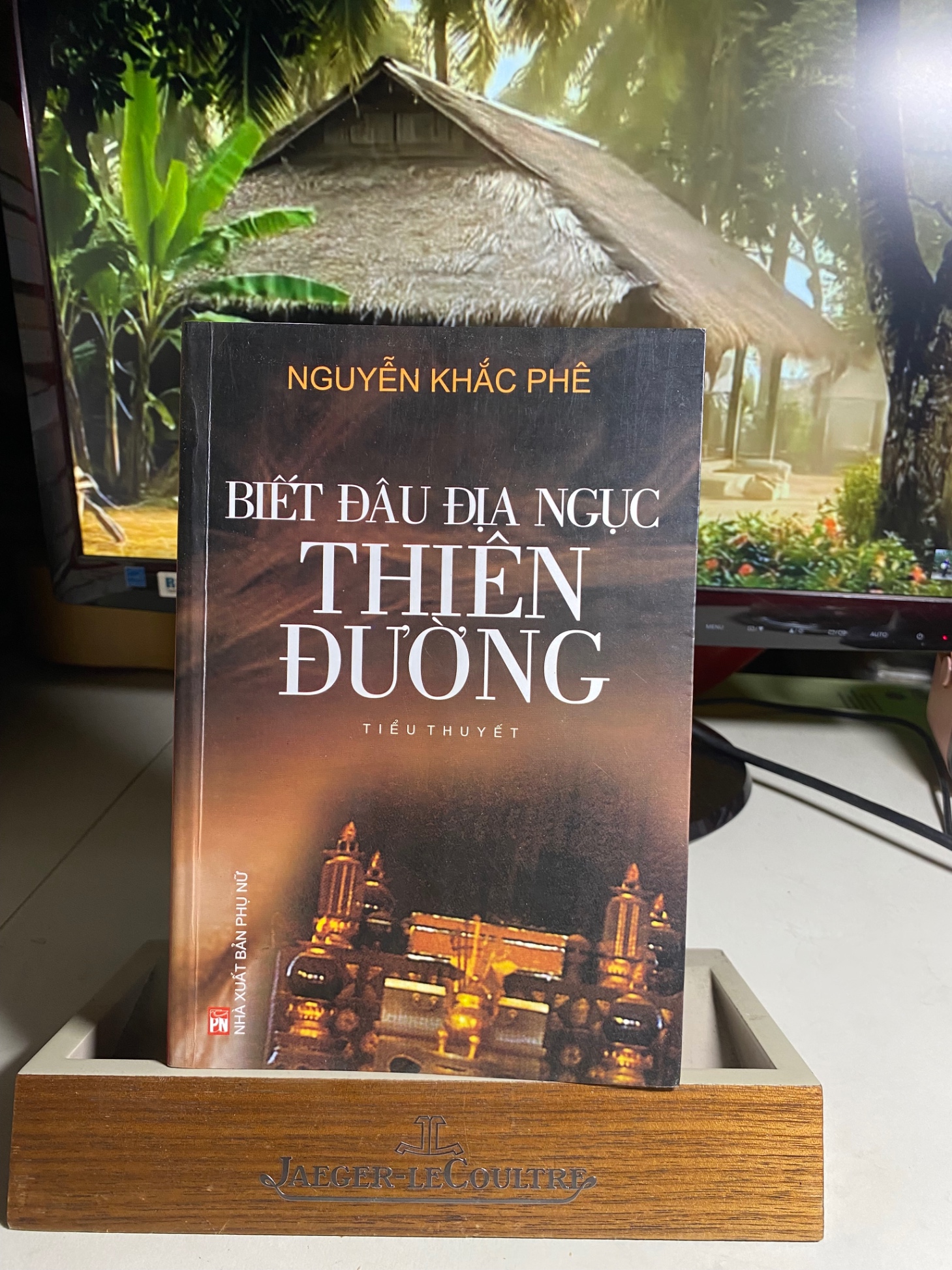 Biết đâu địa ngục thiên đường là đâu -Tác giả: Nguyễn Khắc Phê -NXB Phụ Nữ Năm XB : 2010 -Số trang: 638 trang- Sách lưu kho còn mới