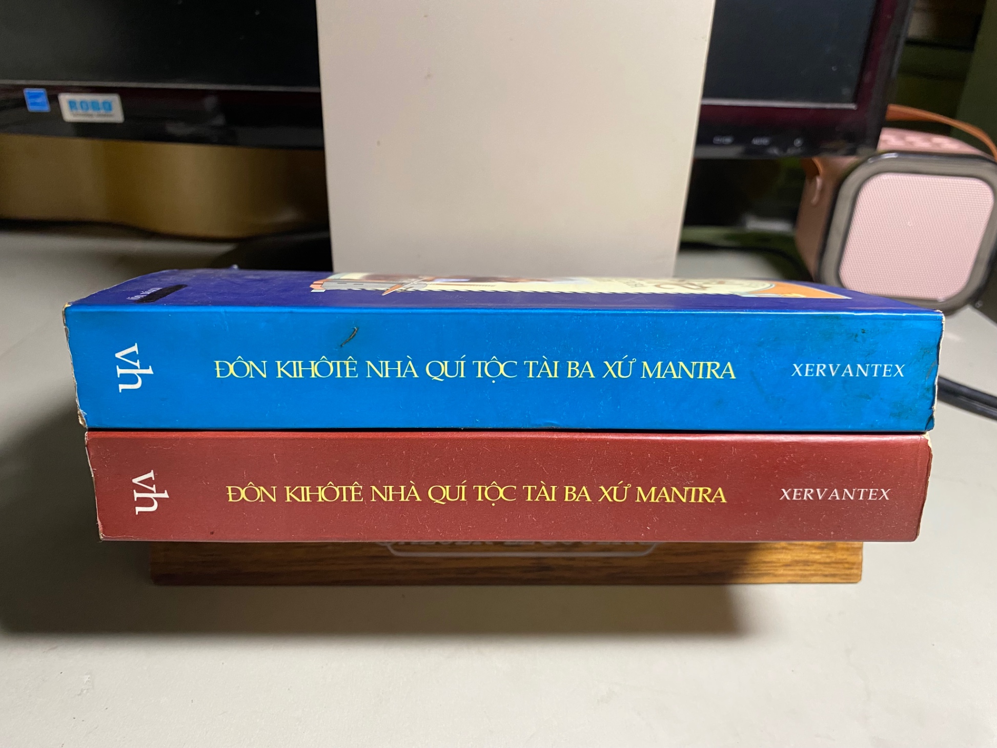 Đôn Kihôtê - Nhà Quý Tộc Tài Ba Xứ Mantra (Trọn Bộ 2 Tập) -Tác giả Miguel De Cervanties Saavedra -Người Dịch Trương Đắc Vỵ -NXB Văn Học -Năm XB 05-2001 -Sách chất lượng còn  tốt