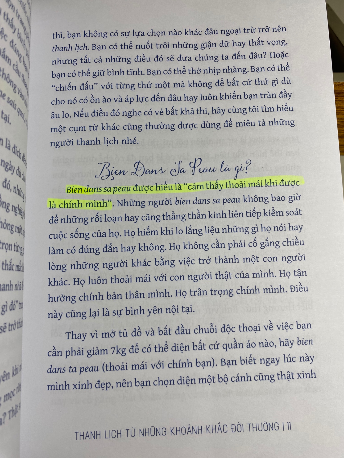 At Home With Madame Chic - Thanh Lịch Từ Những Khoảnh Khắc Đời Thường-Tác giả Jennifer L.Scott- NXB Thế Giới 2018- Sách qua sử dụng còn mới, có hightlight vài chỗ