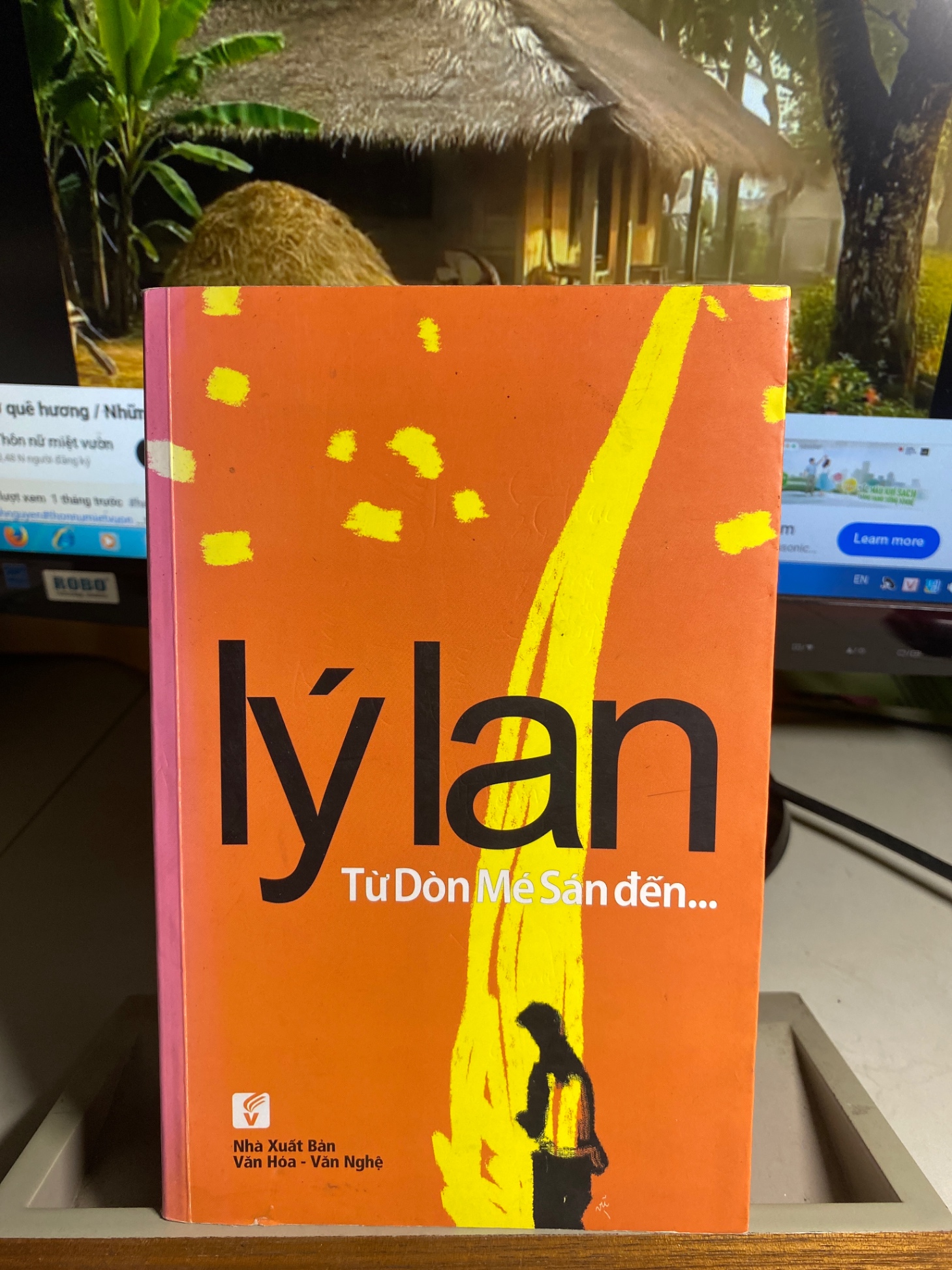 Từ Dòn Mé Sán Đến...-Tác giả: Lý Lan-NXB Văn Hóa - Văn Nghệ- Năm XB 03-2014- sách lưu kho giấy có ố
