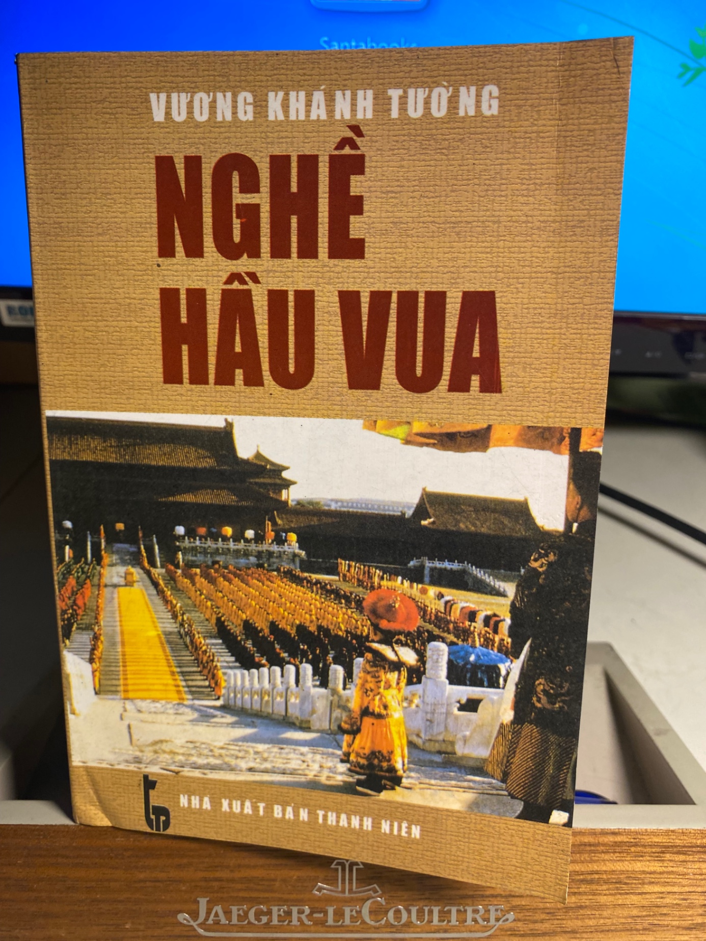 Nghề Hầu Vua - Tác giả Vương Khánh Tường -NXB Thanh Niên 2001 -Bìa mềm,khổ 13x19cm,604 trang - Sách lưu kho chưa qua sử dụng,chất lượng tốt
