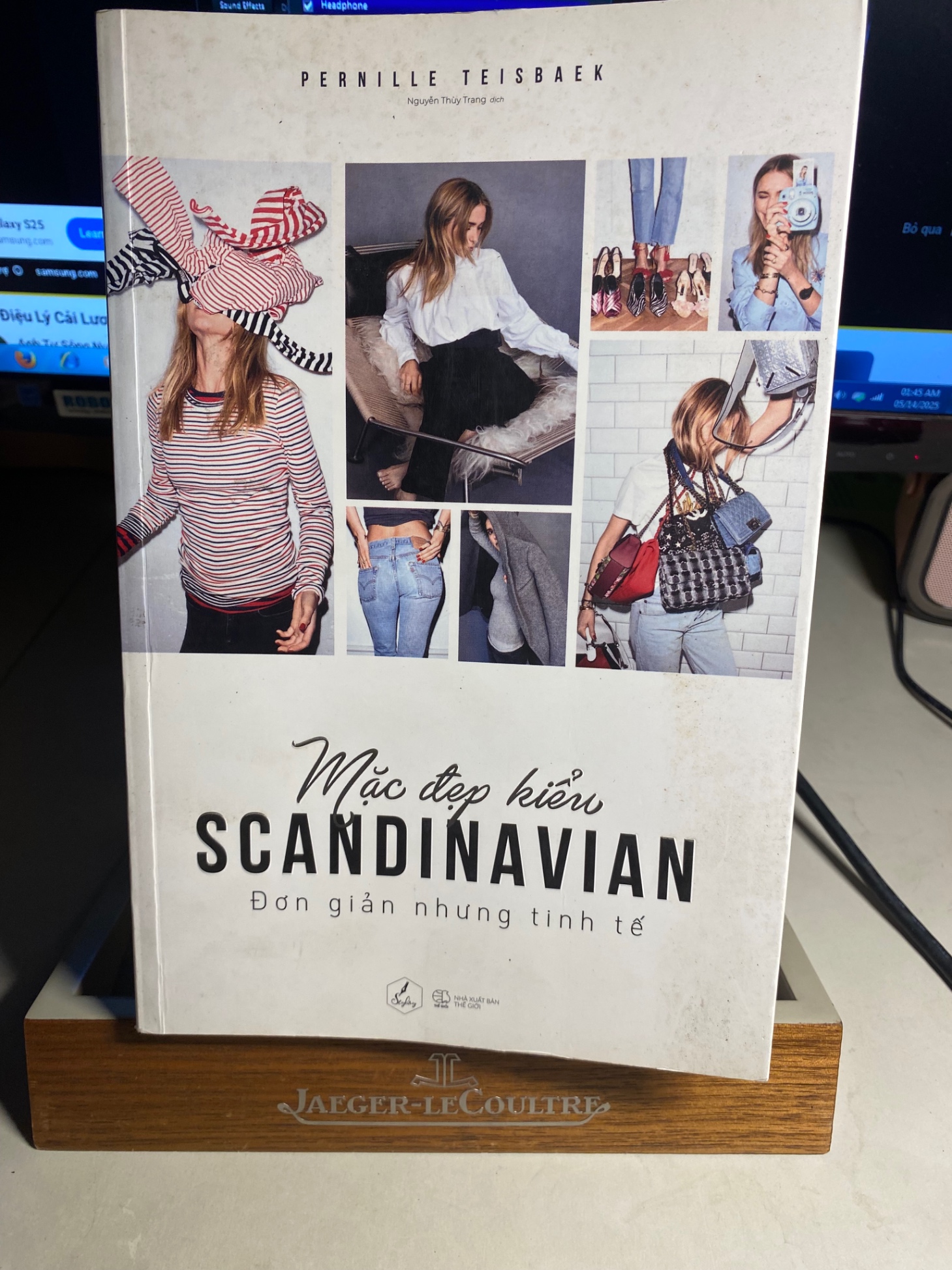 Mặc đẹp kiều Sacndinavian Đơn giản nhưng tinh tế- Tác giả :Pernille Teisbaek - NXB Thế giới 2019- Sách qua sử dingj chất lượng tốt, có hightlight