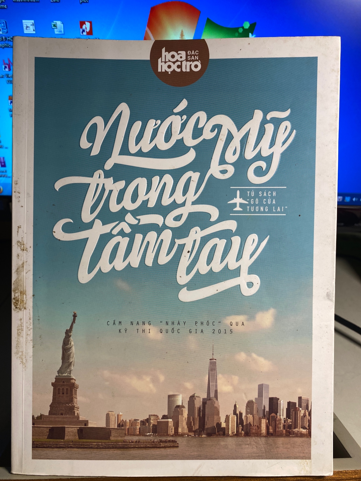 Nước Mỹ Trong tầm tay- Tủ sách gõ cửa tương lai-Đặc san Hoa Học Trò- Sách qua sử dụng còn tốt