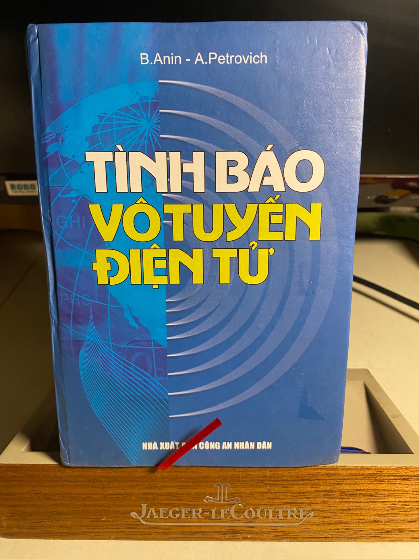 Tình Báo Vô Tuyến Điện Tử -Tác giả : B.Anin- A.Petrovich -NXB Công An ND 2004 -Bìa cứng,khổ 13x19cm,630 trang -Sách lưu kho còn mới