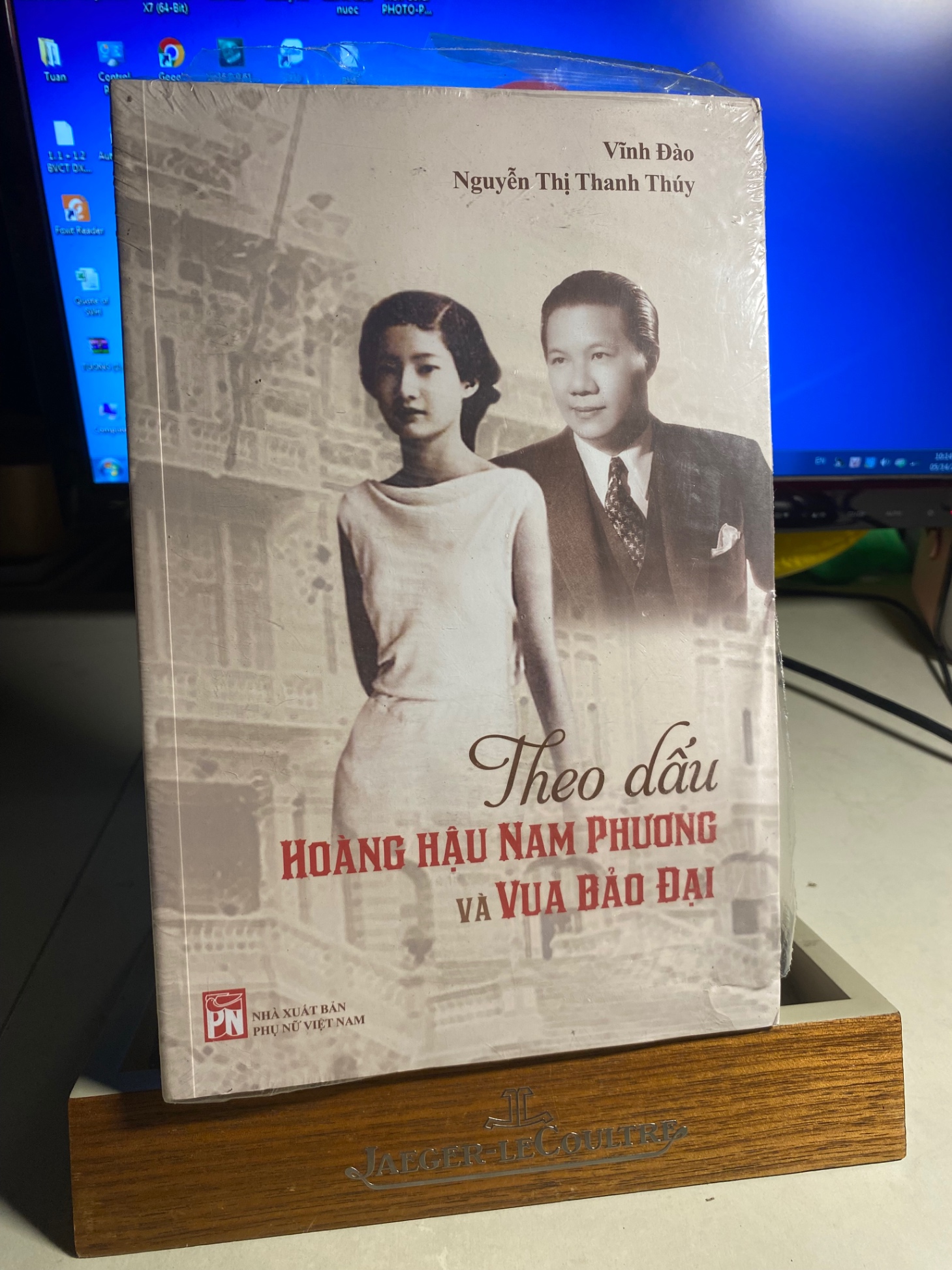 Theo Dấu Hoàng Hậu Nam Phương Và Vua Bảo Đại -Tác giả :Vĩnh Đào, Nguyễn Thị Thanh Thúy -NXB Phụ Nữ 2024 -Bìa mềm,khổ 16x 24cm,464 trang -Sách mới