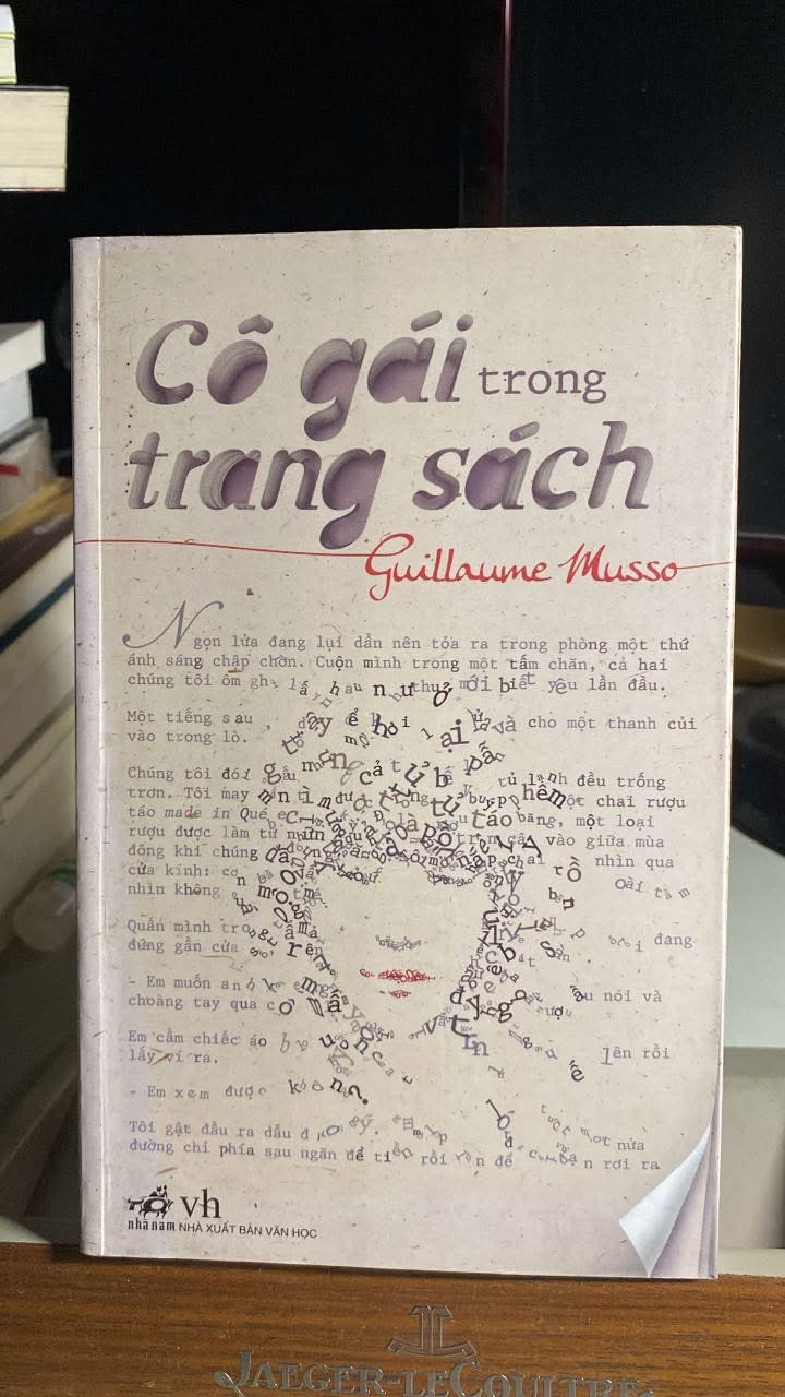 Cô gái trong trang sách (tiểu thuyết) - Tác giả Guillaume Musso -Người Dịch Huy Minh -NXB Văn Học -Năm XB 01-2012 -Trọng lượng (gr) 350 -Kích Thước Bao Bì 20.5 x 13 -Số trang 506 -Hình thức Bìa Mềm -Sách chất lươmgj tốt