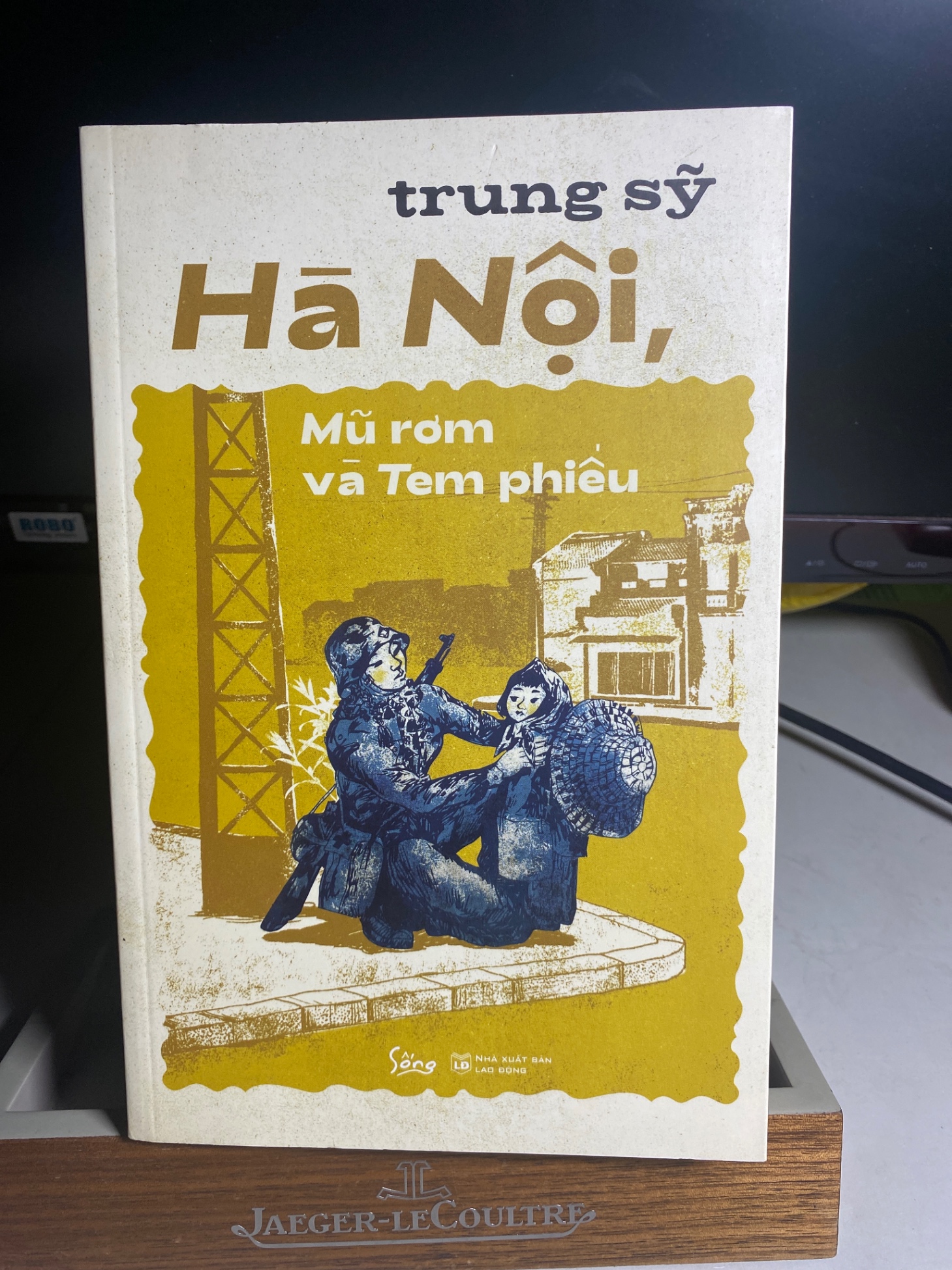 Hà Nội mũ rơm và tem phiếu- Tác giả Trung Sỹ-NXB Lao Động 2019- Sách qua sử dụng còn rất mới