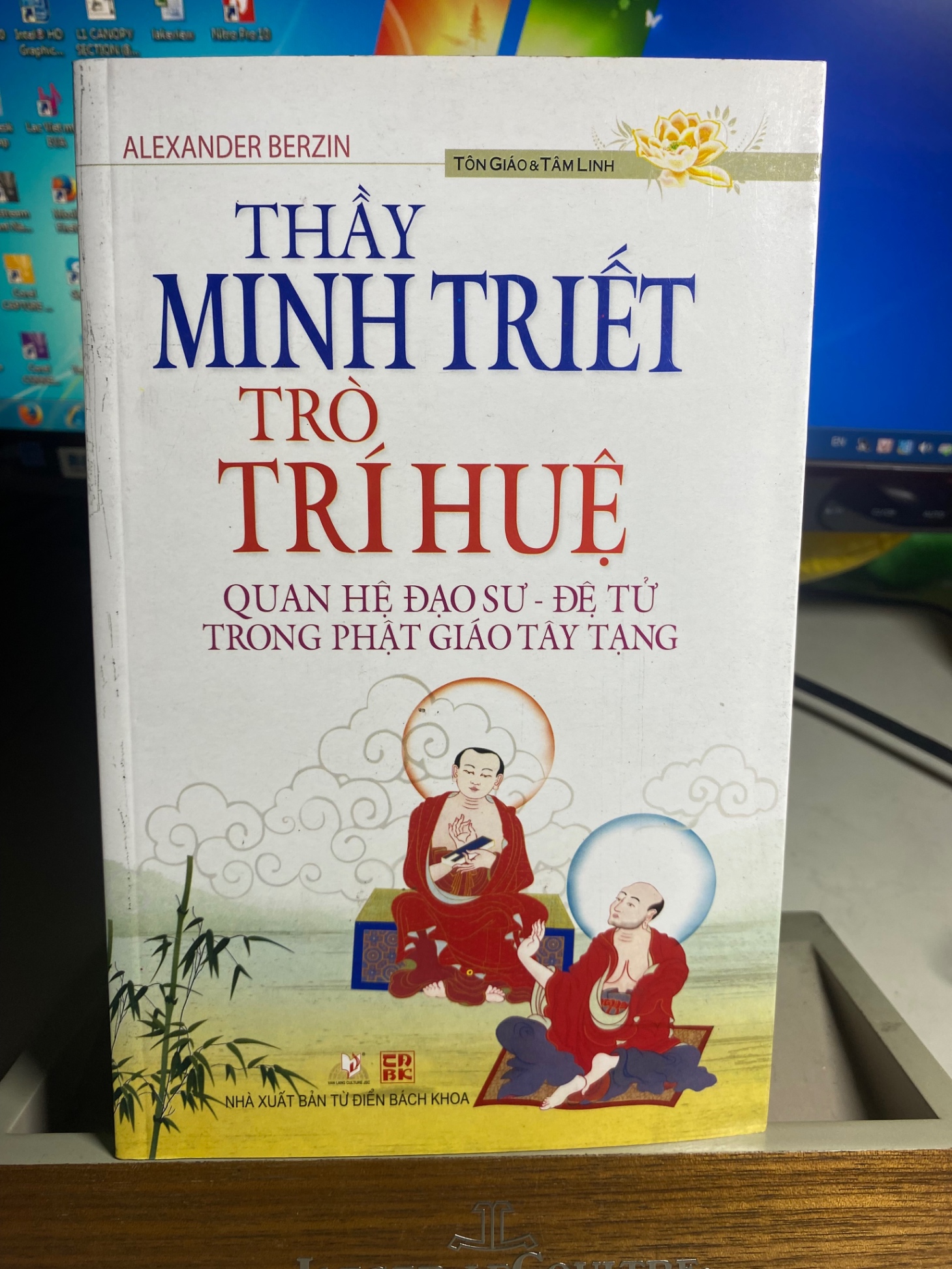 Thầy Minh Triết, Trò Trí Huệ -Tác giả Alexander Berzin -NXB Từ Điển Bách Khoa -Năm XB 12-2013 -Trọng lượng (gr) 500 -Kích Thước Bao Bì 21 x 13.5 -Số trang 428 -Hình thức Bìa Mềm- Sách lưu kho chưa qua sử dụng còn mới
