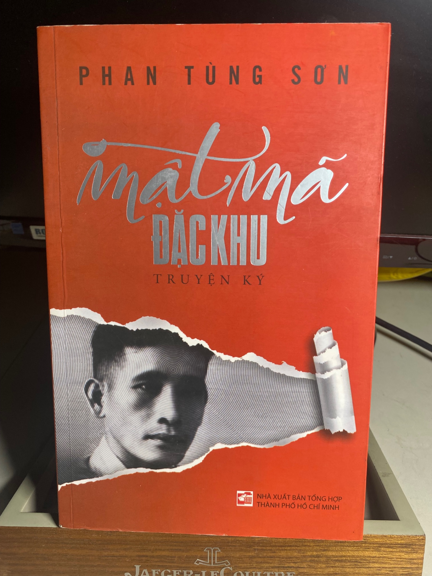 Mật Mã Đặc Khu (truyện ký)- Phan Tùng Sơn- NXB Tổng Hợp Tp HCM 2017-Sách lưu kho còn mới