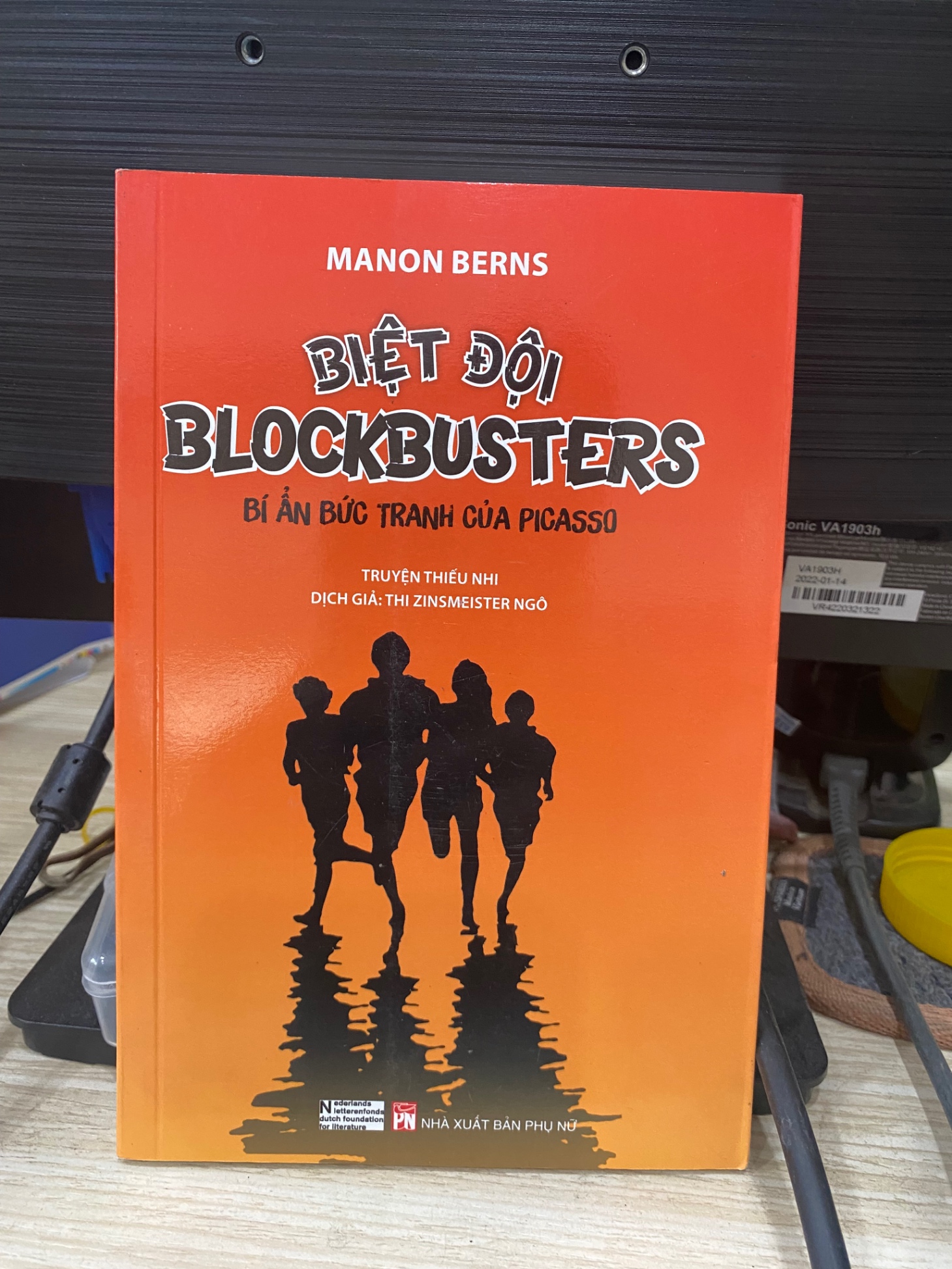 Biệt Đội Blockbusters - Bí Ẩn Bức Tranh Của Picasso ; truyện thiếu nhi -Tác giả Manom Berns -NXB Phụ Nữ 2017 -bìa mềm,kích thước 13,5x20,5cm,184 trang -Sách lưu kho chưa sử dụng ,còn mới