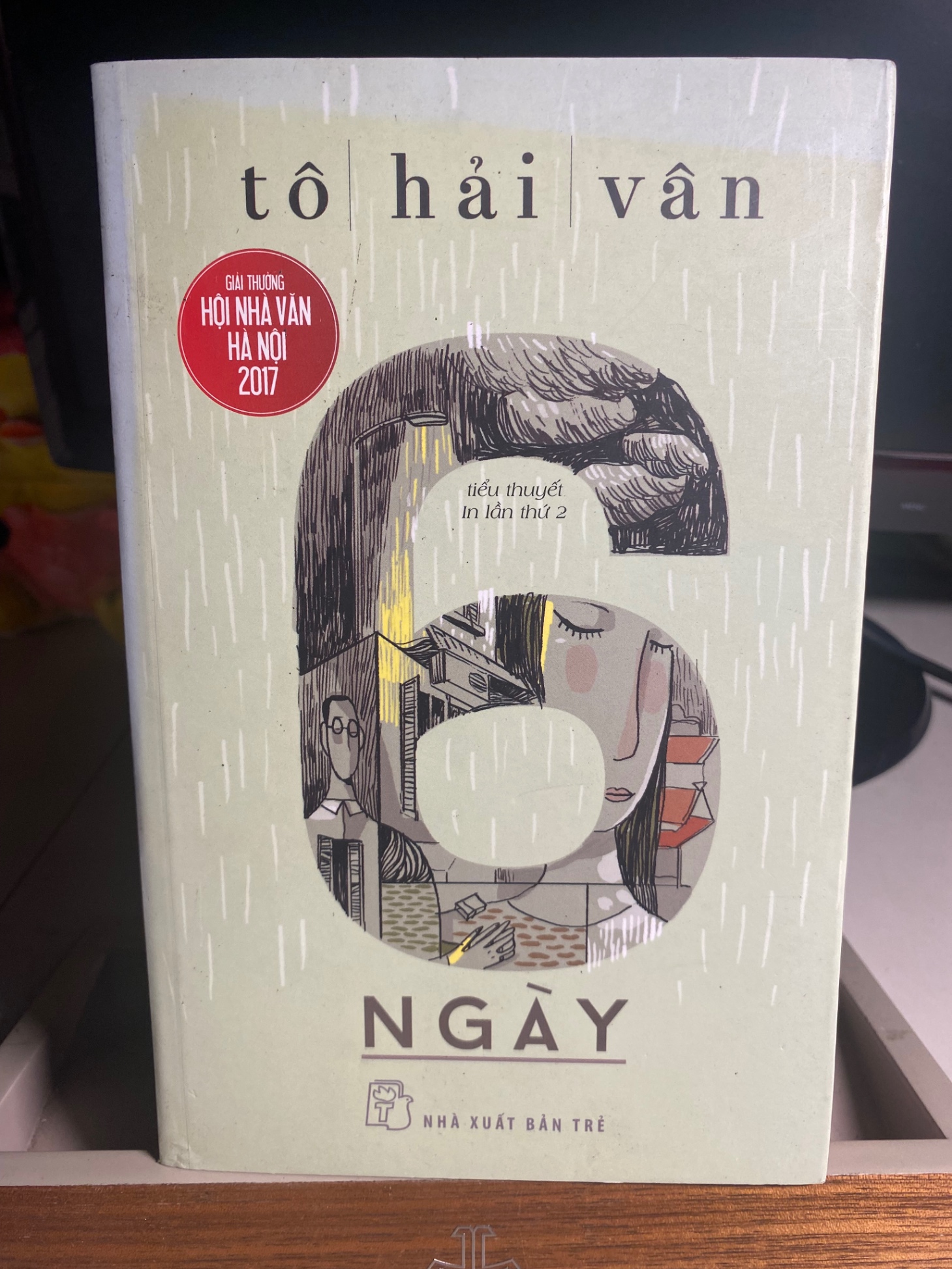 Ngày- Tác giả Tô Hải Vân- NXB Trẻ 2018- Bìa mềm,khổ 13x20,384 trang- Sách lưu kho giấy ngả màu theo thời gian