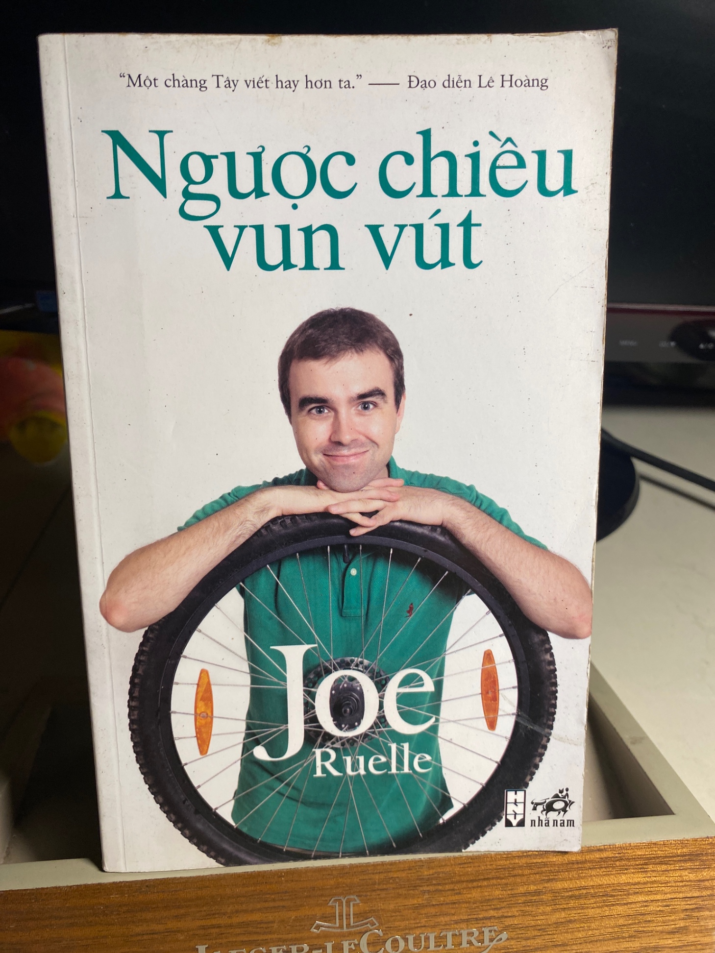 Ngược Chiều Vun Vút- Joe Ruelle- NXB Hội Nhà Văn- Nhã Nam Phát hành năm 2012-sách qua sử dụng còn tốt