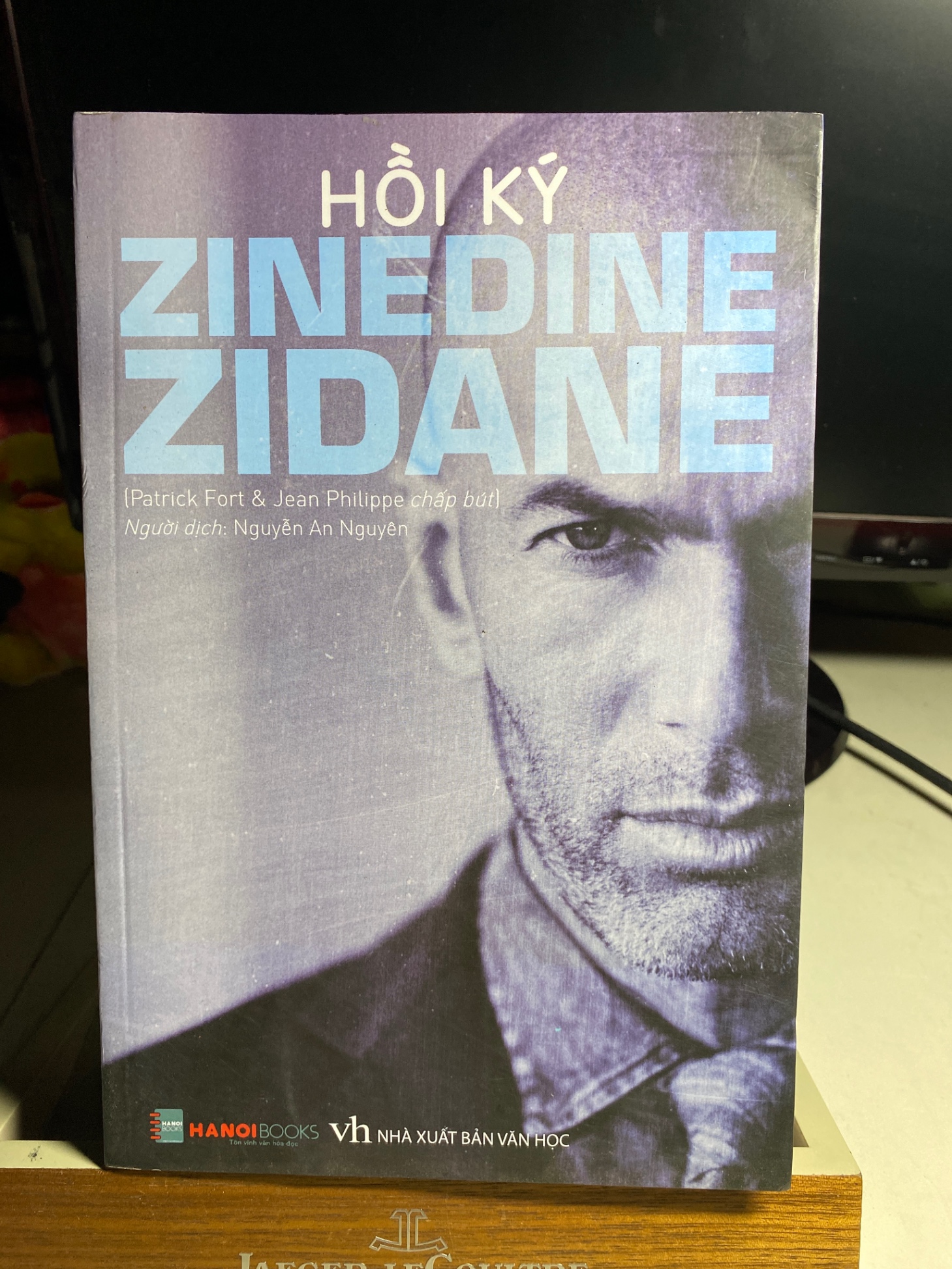 Hồi Ký Zinedine Zidane -Tác giả Patrick Fort, Jean Philippe -NXB Văn Học- Năm XB 2018 - Bìa mềm,khổ 16x24cm,386 trang