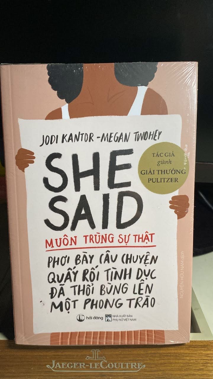 She Said - Muôn Trùng Sự Thật -Tác giả Jodi Kantor, Megan Twohey -NXB Phụ Nữ Việt Nam -Trọng lượng (gr) 420 -Kích Thước Bao Bì 23.5 x 15.5 x 2 cm -Số trang 408 -Hình thức Bìa Mềm - Sách mới còn seal