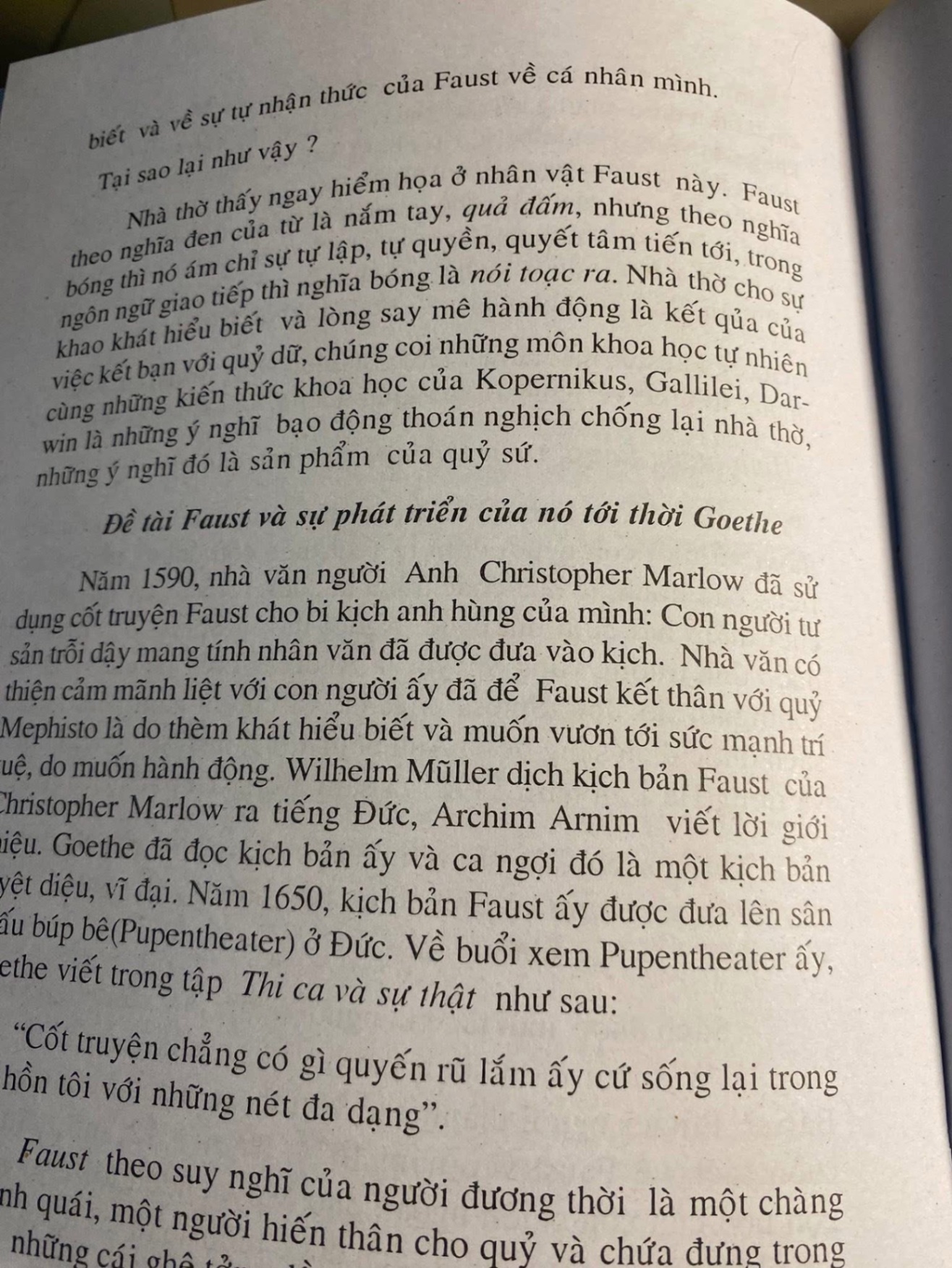 Đại Cương Văn Học Đức (từ khởi thuỷ tới 2002) -Lương Văn Hồng biên soạn - NXB Văn Học 2003 -Bìa cứng,khổ 14,5x20,5cm 272 trang -Sách lưu kho còn mới