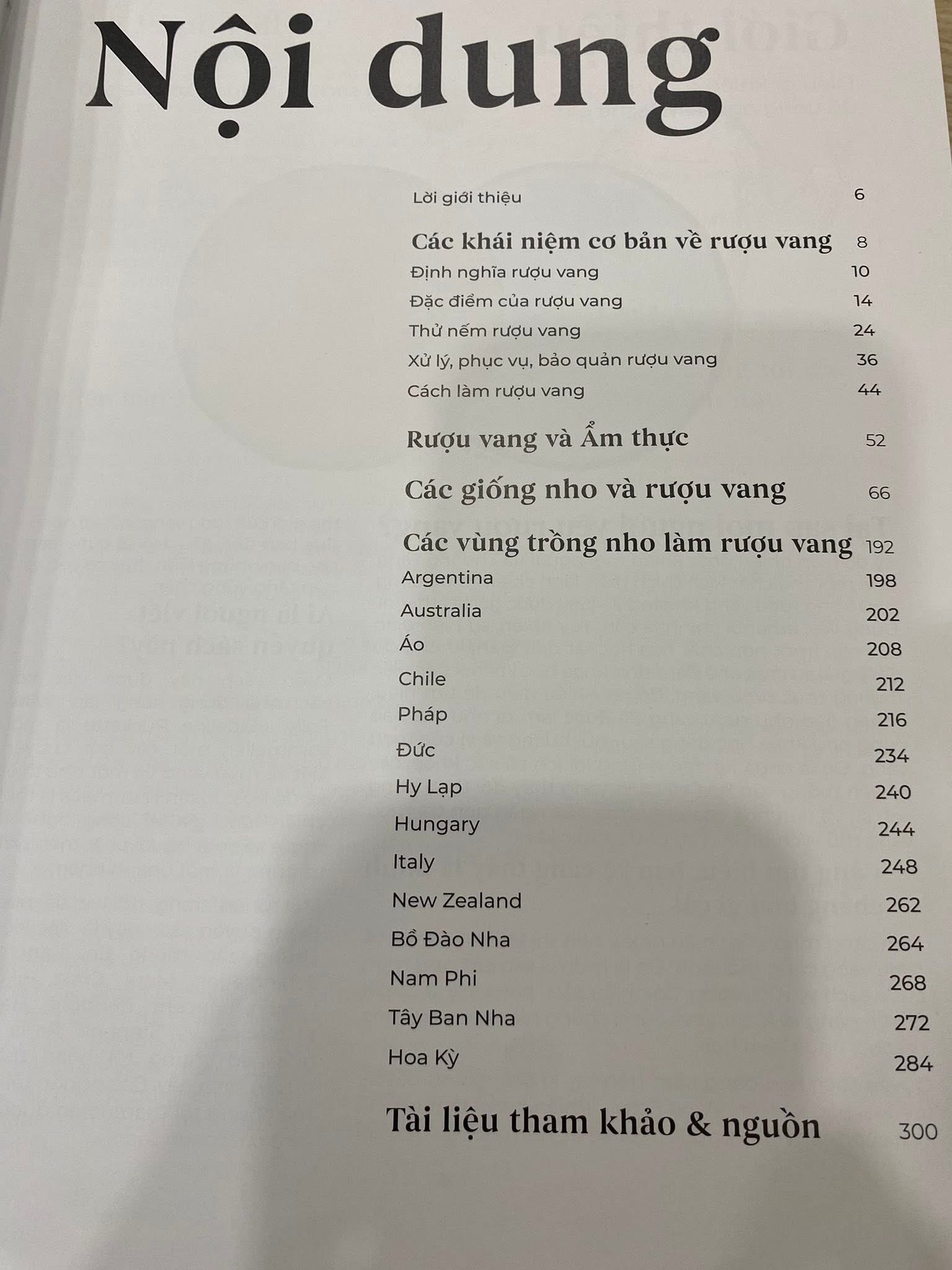 Wine Folly Toàn Tập (Phiên Bản Magnum) -Tác giả Madeline Puckette, Federica Fragapane -NXB Phụ Nữ Việt Nam -Năm XB 2022 -Trọng lượng (gr) 1095 -Kích Thước Bao Bì 24.5 x 18.5 x 2.1 cm -Số trang 317 -Hình thức Bìa Cứng -Sách mới nguyên seal