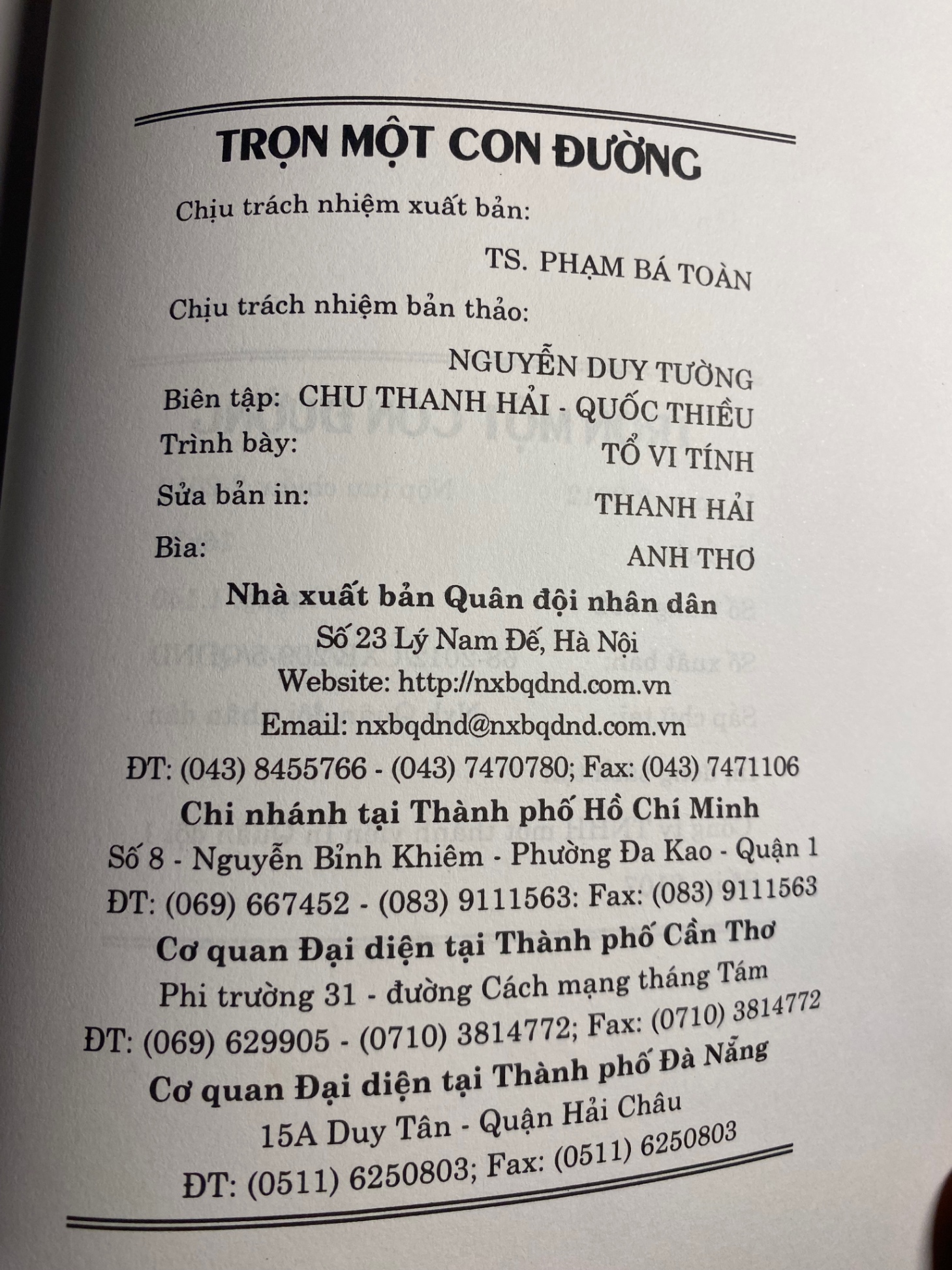 Trọn Một Con Đường -Trung Tướng Đồng Sỹ Nguyên hồi ký Duy Tường thể hiện -NXB Quân Đội Nhân Dân 2012 -Bìa mềm,khổ 16x24cm, 691 trang -Sách lưu kho chưa qua sử dụng,chất lượng Tốt