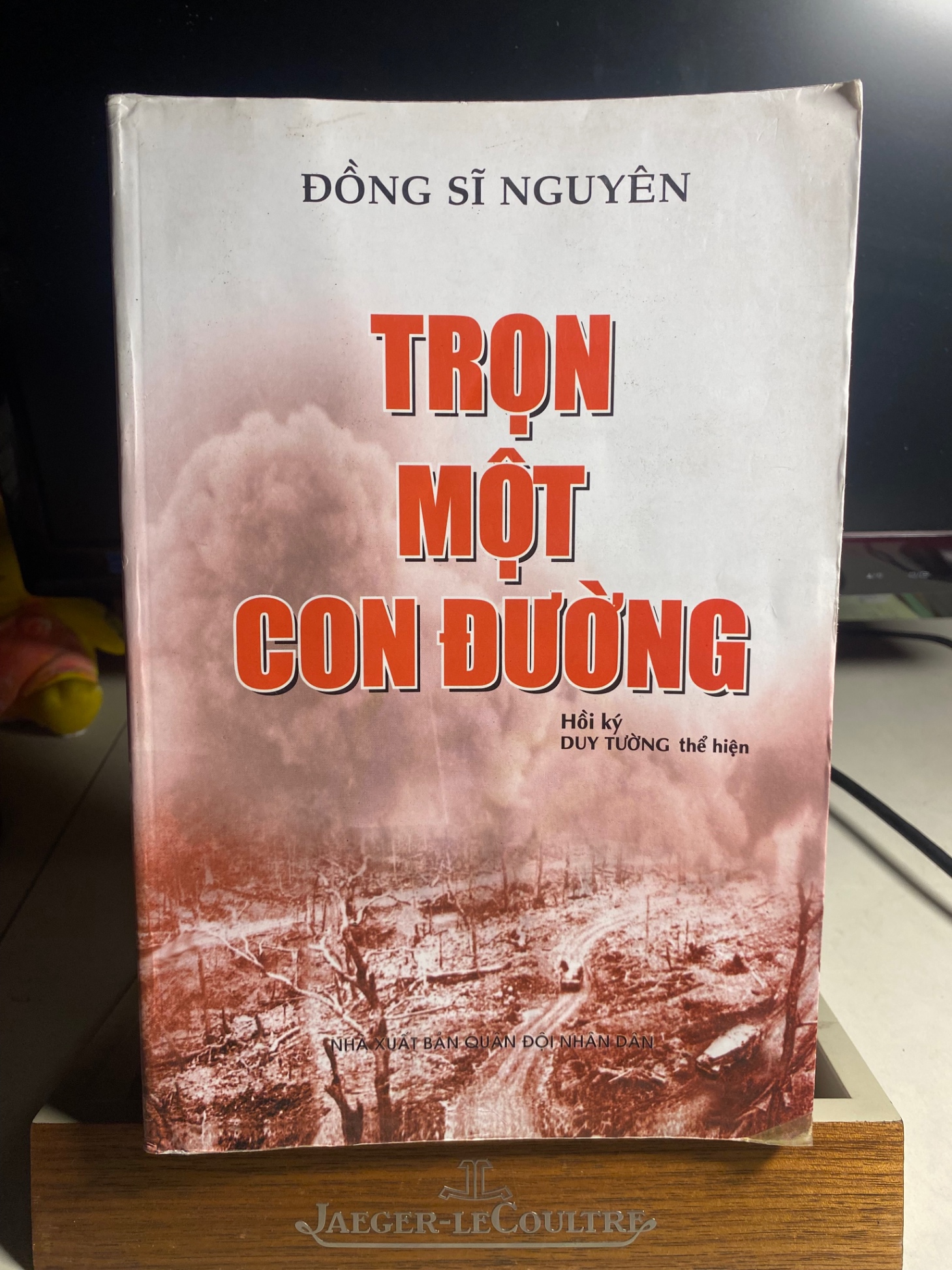 Trọn Một Con Đường -Trung Tướng Đồng Sỹ Nguyên hồi ký Duy Tường thể hiện -NXB Quân Đội Nhân Dân 2012 -Bìa mềm,khổ 16x24cm, 691 trang -Sách lưu kho chưa qua sử dụng,chất lượng Tốt