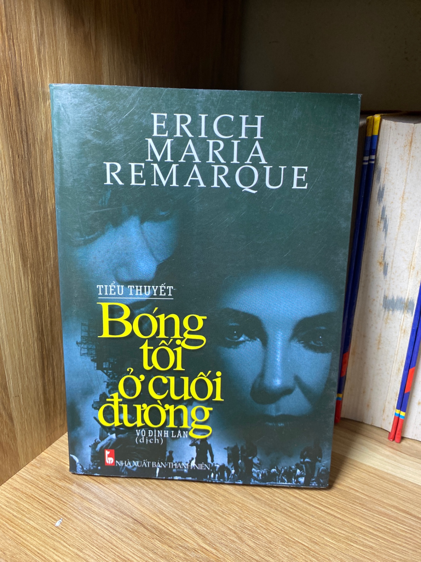 Bóng Tối Ở Cuối Đường- Tác giả Erich Maria Remarque- NXB Thanh Niên 2011