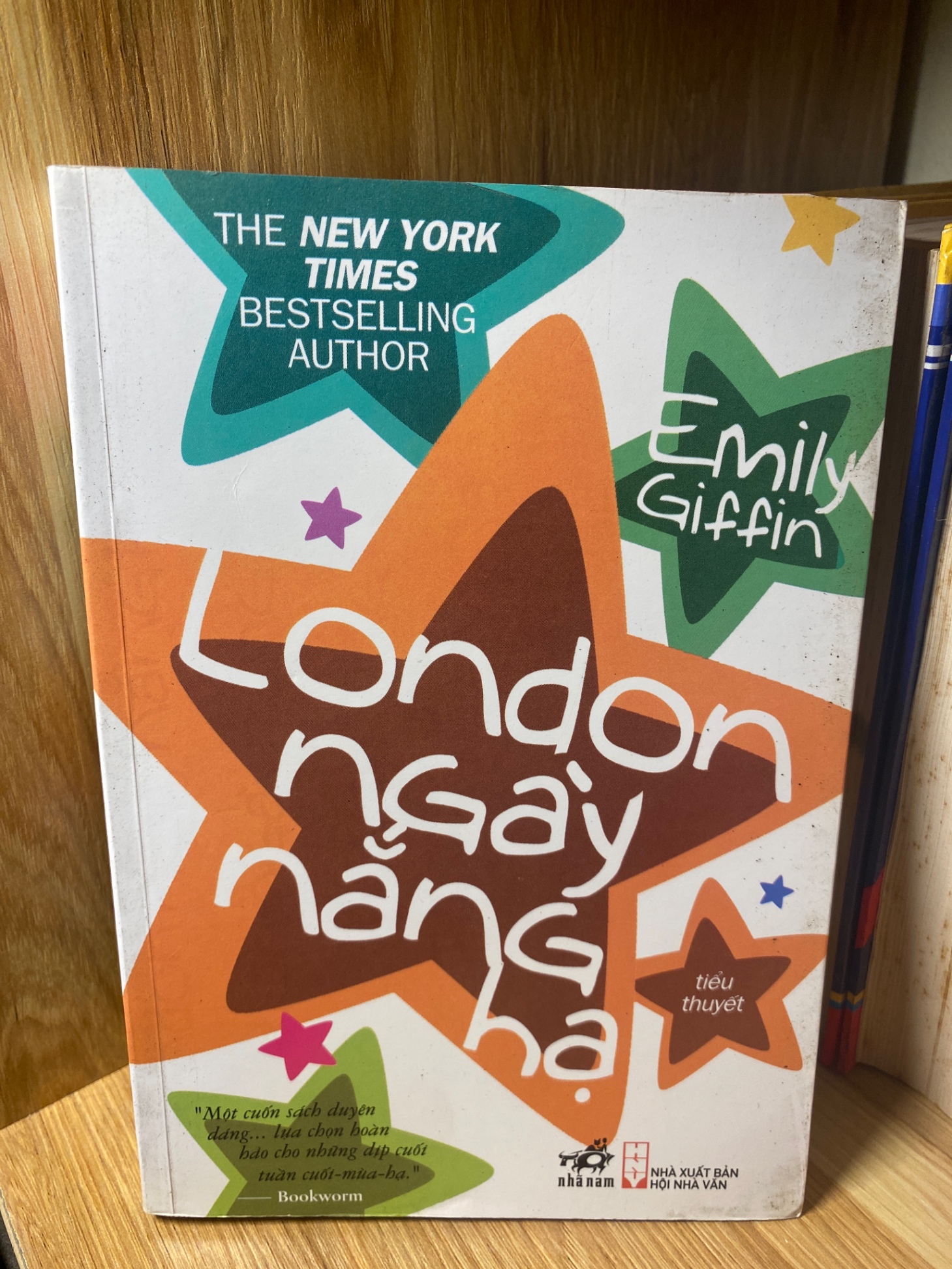 Lon Don ngày nắng hạ (tiểu thuyết)- Emily Giffin- NXB Hội Nhà Văn 2012