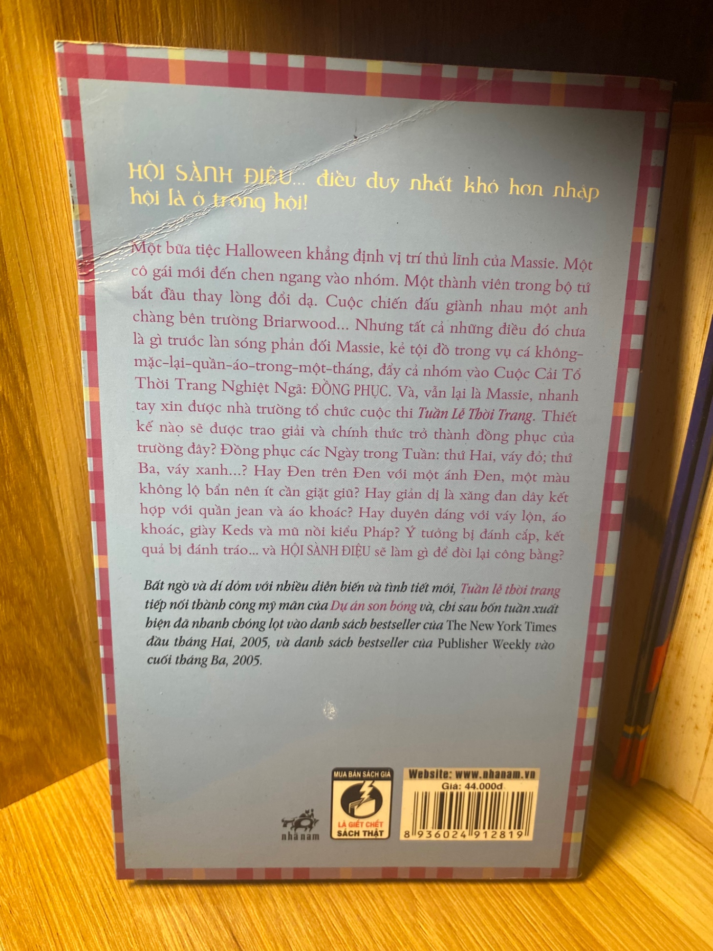 Tuần Lễ Thời Trang- Lisi Harrison- Sách qua sử dụng còn Tốt