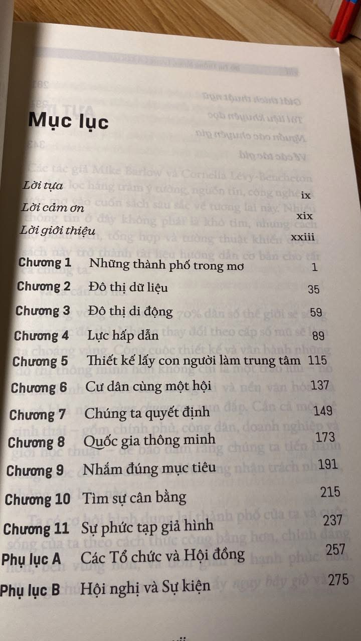 Đô Thị Thông Minh, Tương Lai Xán Lạn: Bản Trình Diễn Về Tương Lai -Tác giả Mike Barlow, Cornelia Lévy Bencheton -NXB Trẻ 2020 -Sách lưu kho còn mới