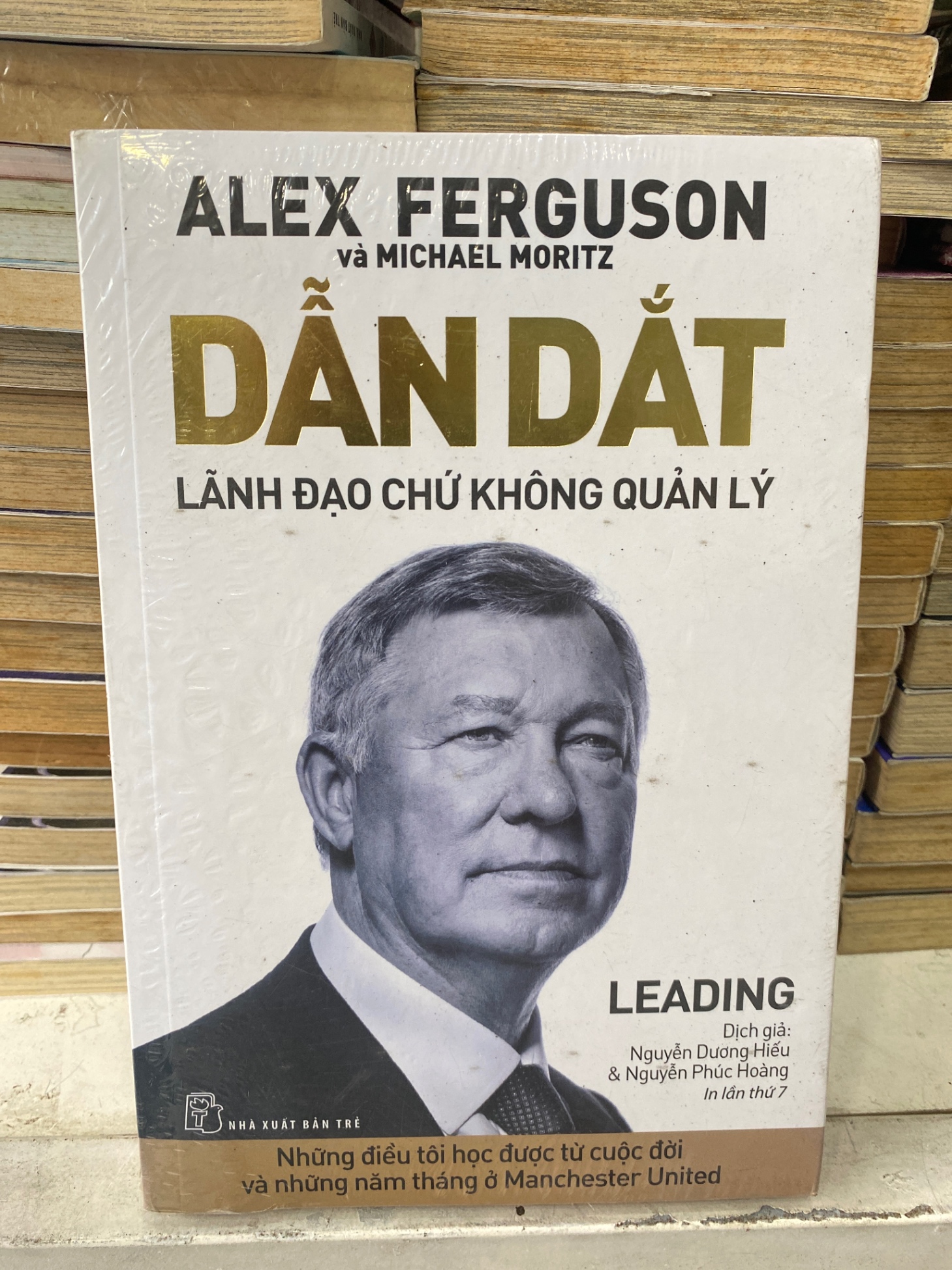 Dẫn Dắt - Lãnh Đạo Chứ Không Quản Lý-Tác giả Alex Furguson , Michael Moritz- NXB Trẻ 2016- Sách lưu kho còn seal