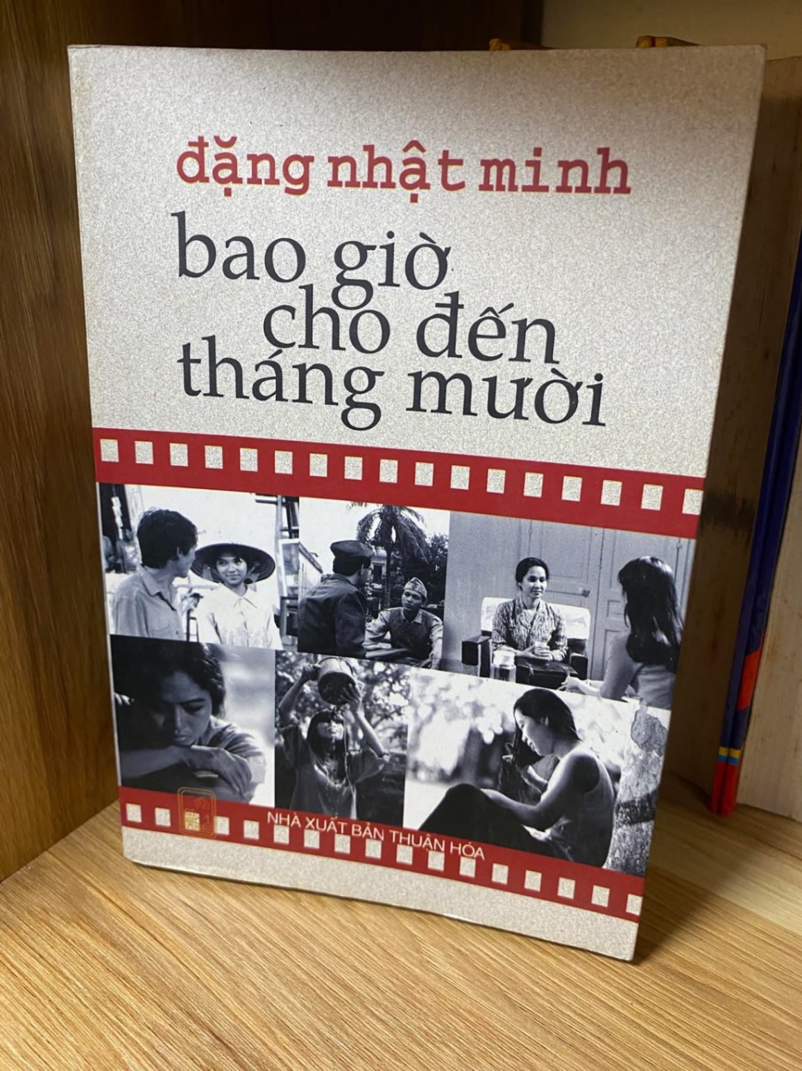 Bao giờ cho đến tháng mười (Tuyển tập kịch bản điện ảnh)- Đặng Nhật Minh -Phương Nam phát hành,NXB Thuận Hoá 2002 -Bìa mềm,khổ 13x19cm 463 trang- Sách lưu kho chưa qua sử dụng
