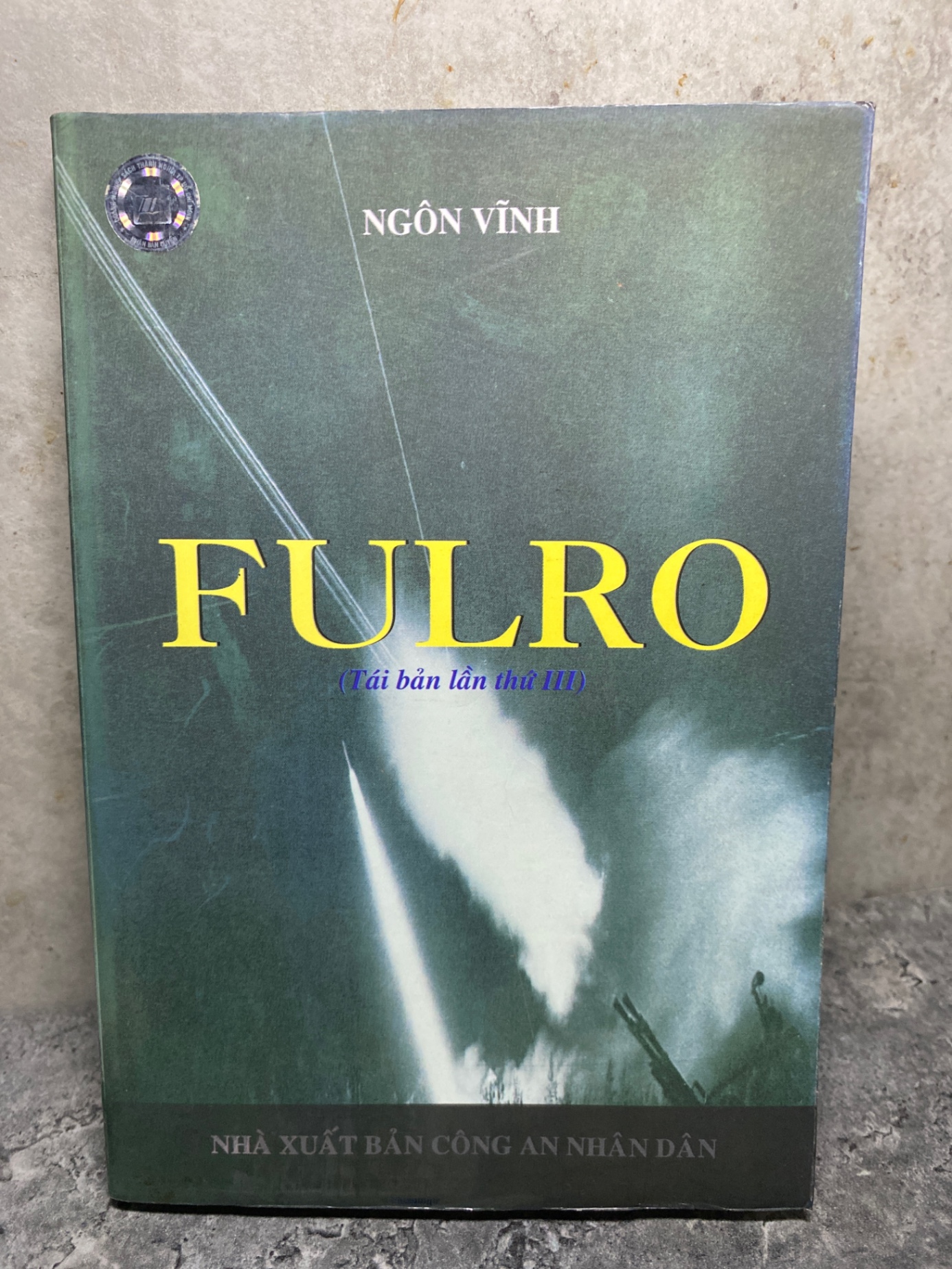 Fulro ( tái bản lần 3) - Tác giả Ngôn Vĩnh - NXB Công An ND 2005-sách lưu kho chưa qua sd