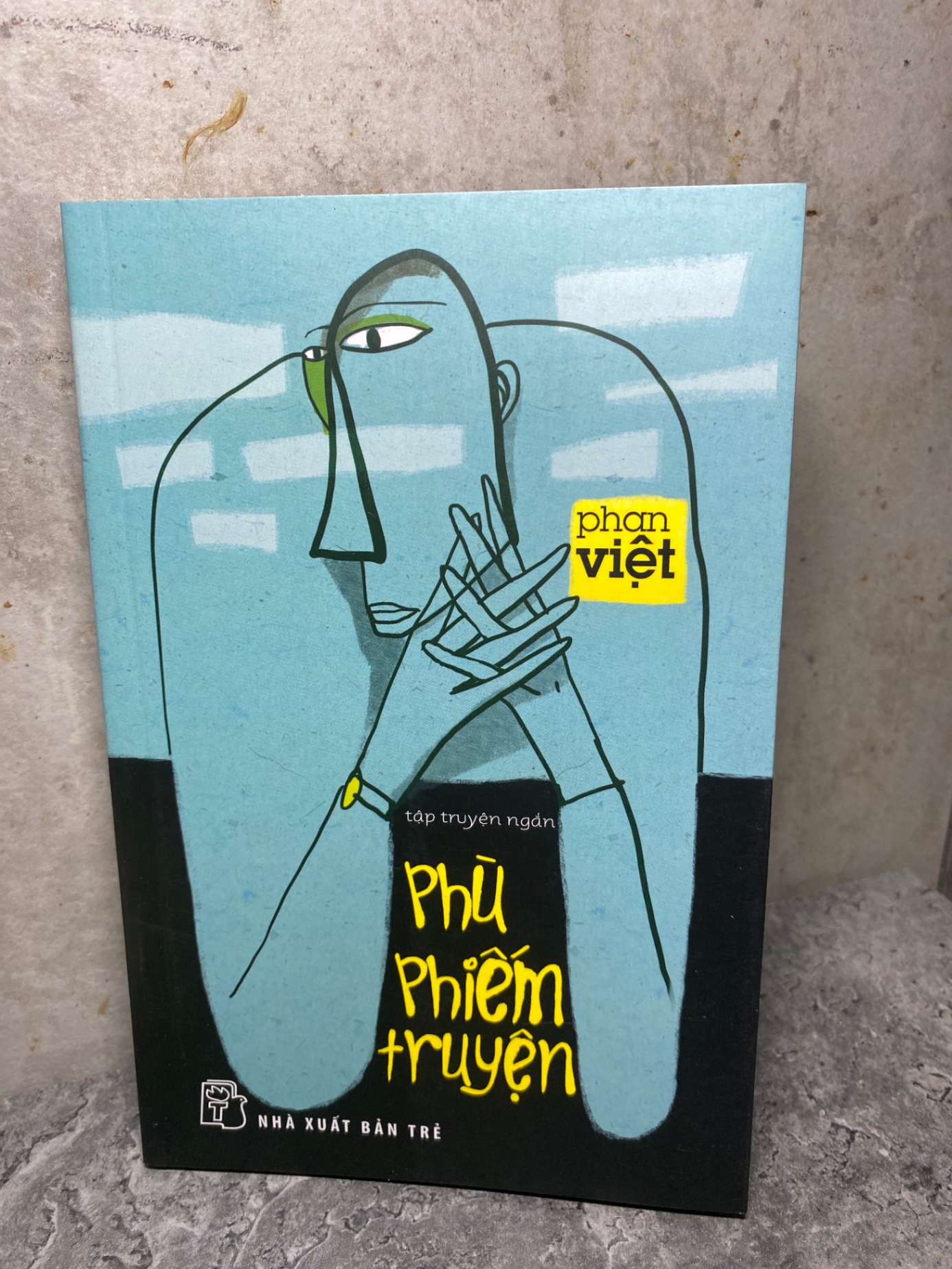 Phù Phiếm Truyện- Tác giả Phan Việt- NXB Trẻ 2014- Sách lưu kho ,giấy xốp có ố theo thời gian