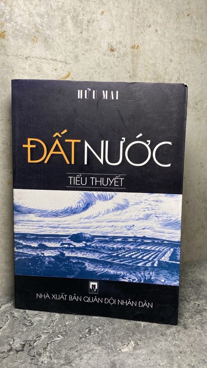 Đất Nước (bìa mềm) -Tác giả Hữu Mai -NXB Quân Đội ND 2003