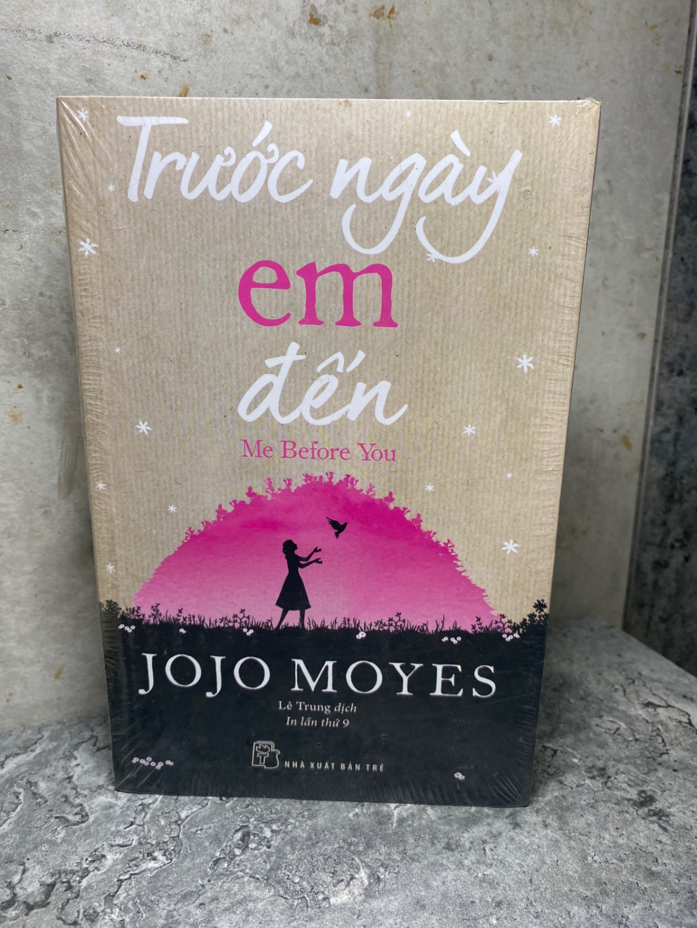 Trước Ngày Em Đến- Tác giả Jojo Moyes- NXB Trẻ- Sách còn seal,cạnh có vài chấm ố