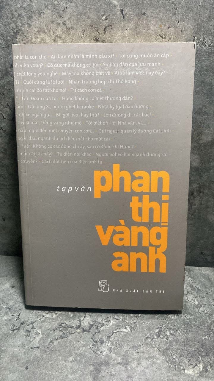 Tạp văn Phan Thị Vàng Anh -NXB Trẻ 2013 -Sách lưu kho có ố