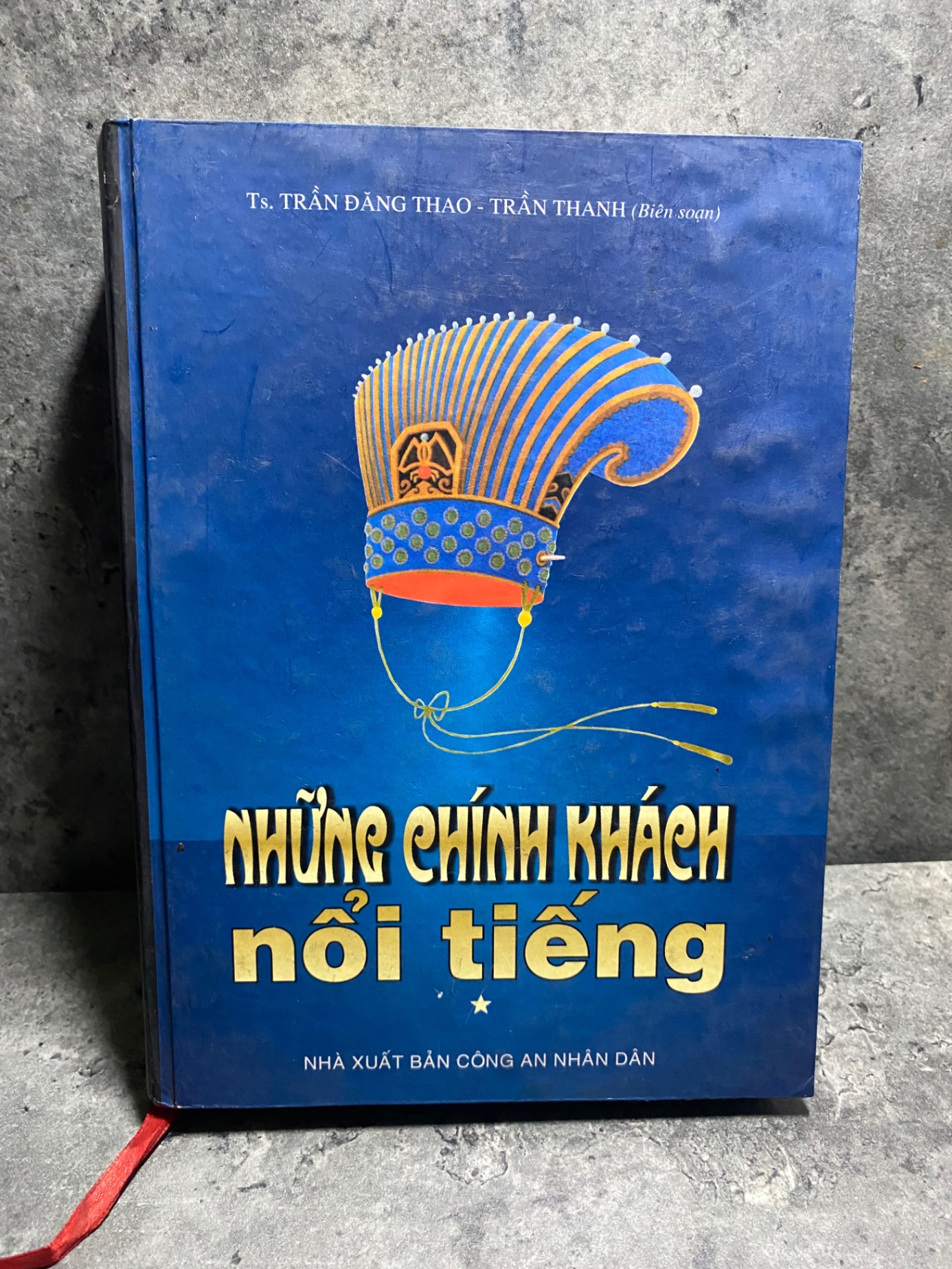 Những Chính Khách Nổi Tiếng (bìa cứng) -Ts Trần Đăng Thao,Trần Thanh biên soạn -NXB Công An ND 2006 -Tập 1