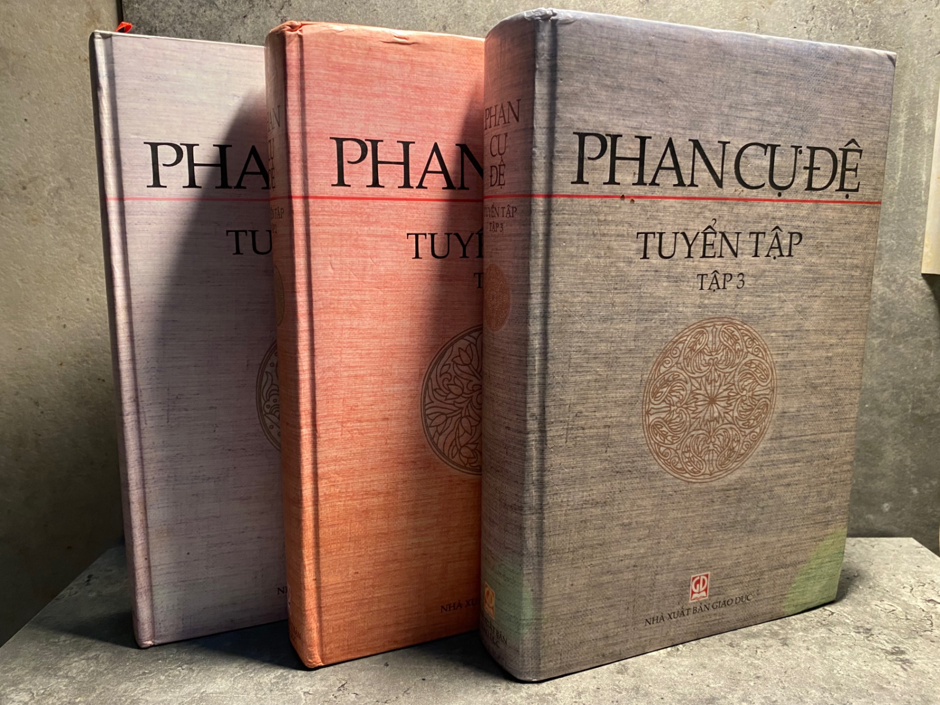 Phan Cự Đệ tuyển tập (Trọn bộ 3 tập bìa cứng) -NXB Giáo Dục 2006 -Khổ 16x24cm,2315 trang- Sách lưu kho chưa qua sd