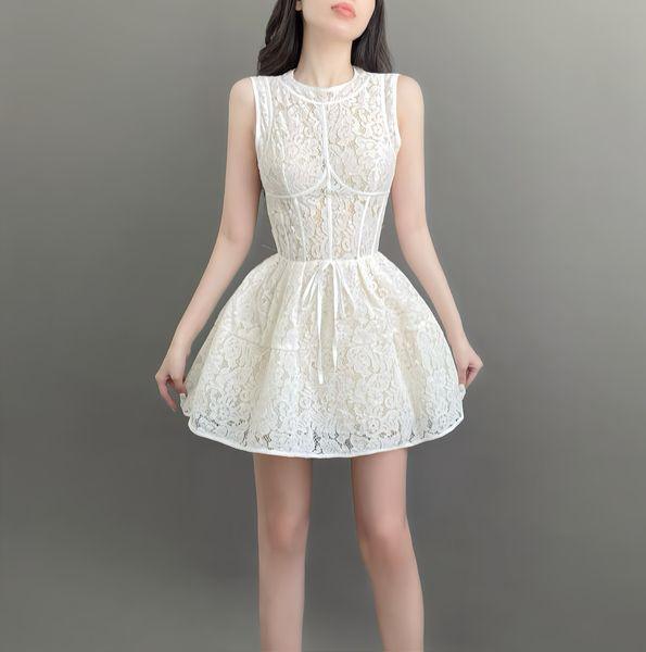 V553 - Meza lace dress