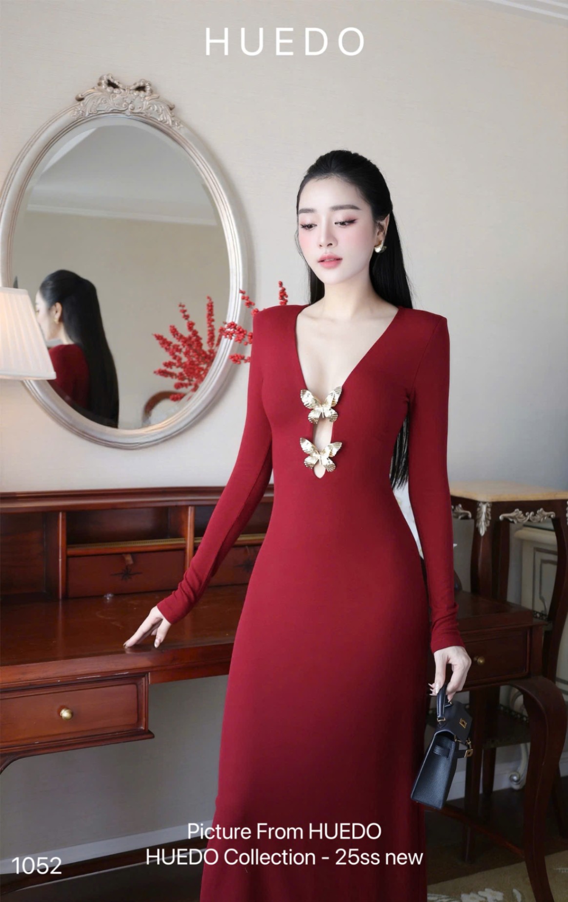 V1052 - ĐẦM DÀI CỔ CHARM