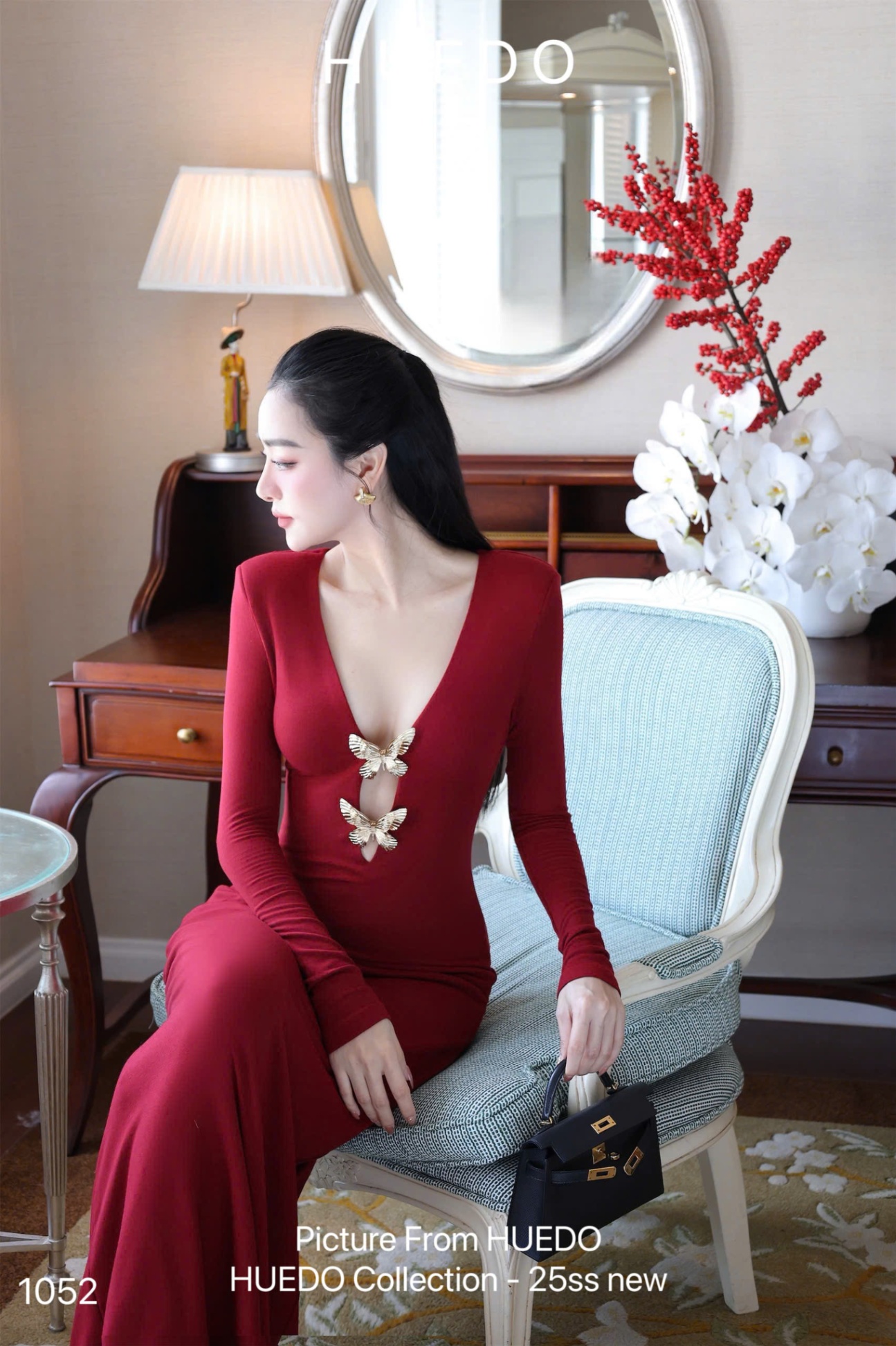 V1052 - ĐẦM DÀI CỔ CHARM